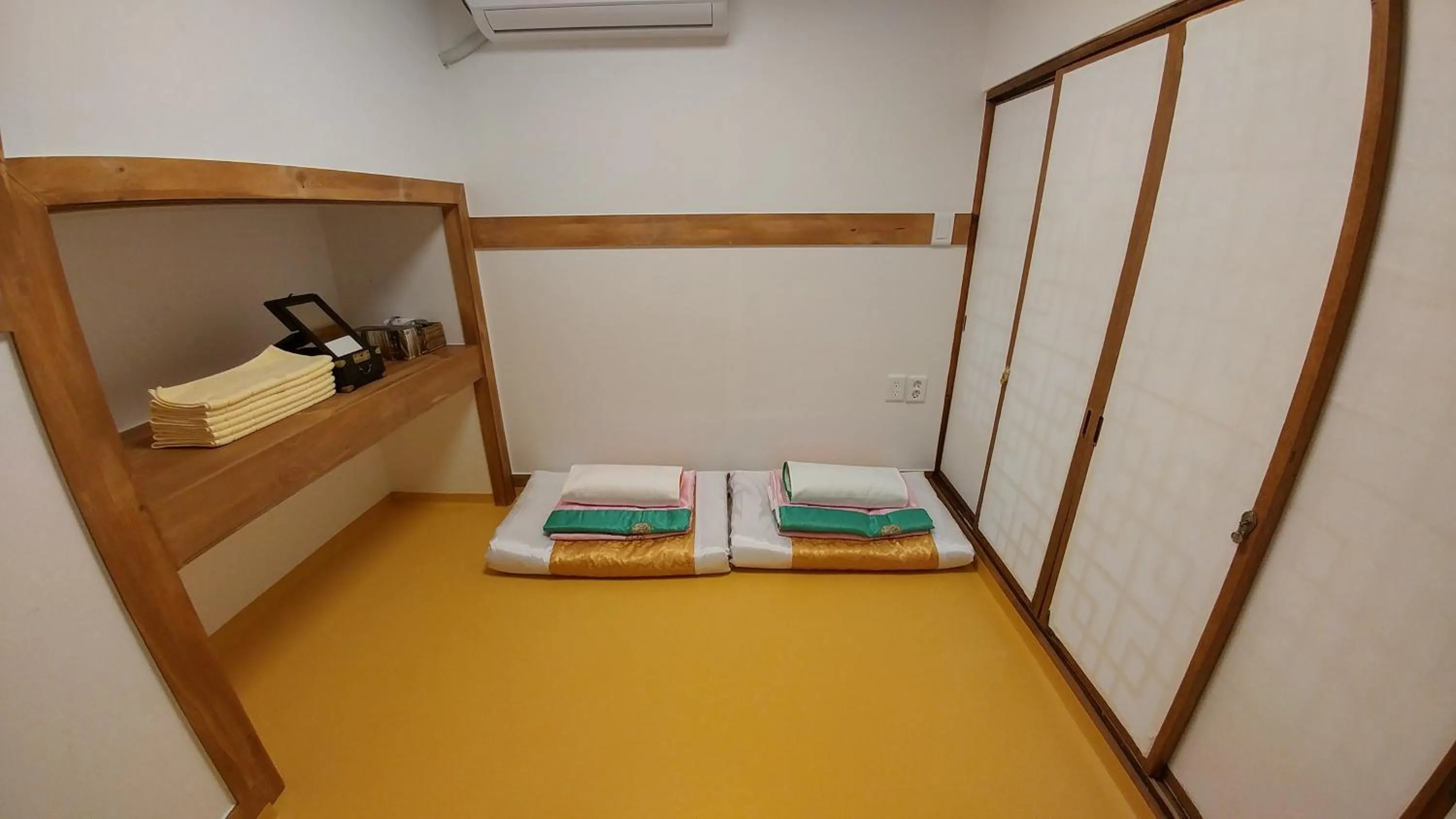 Photo of the whole room, Bed in Sophia Hanok Guesthouse