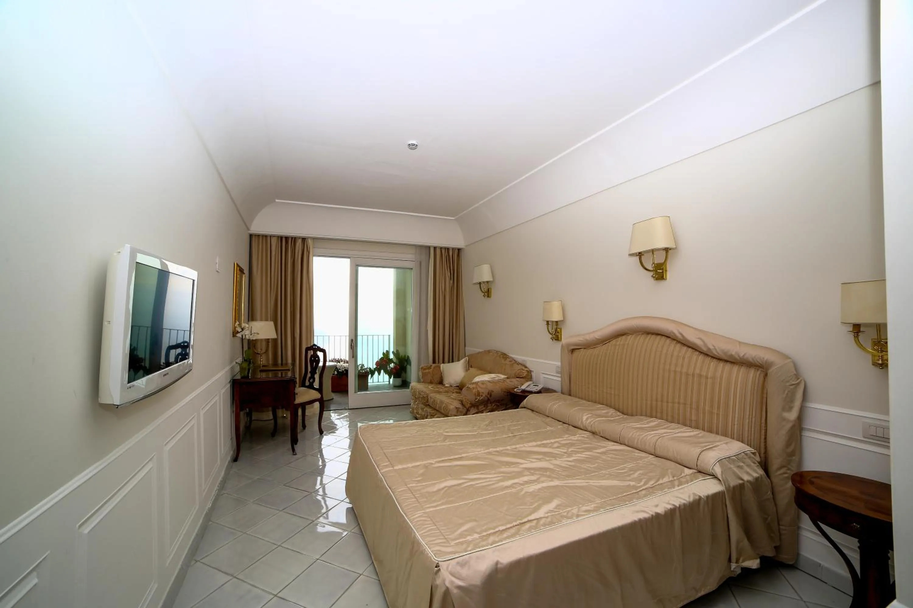 Photo of the whole room, Bed in Hotel Villa Fraulo