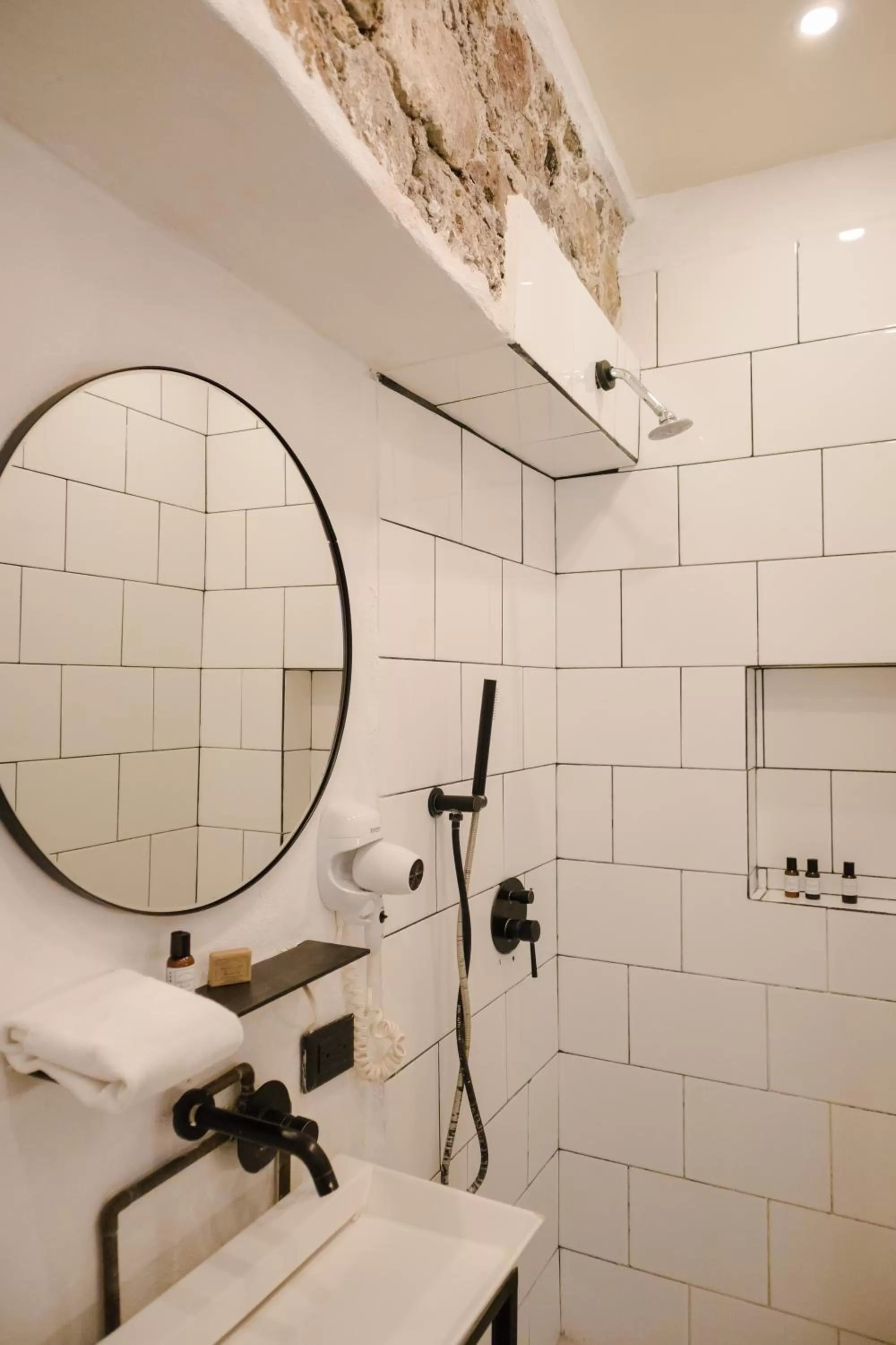 Bathroom in Hotel Maria Isabela