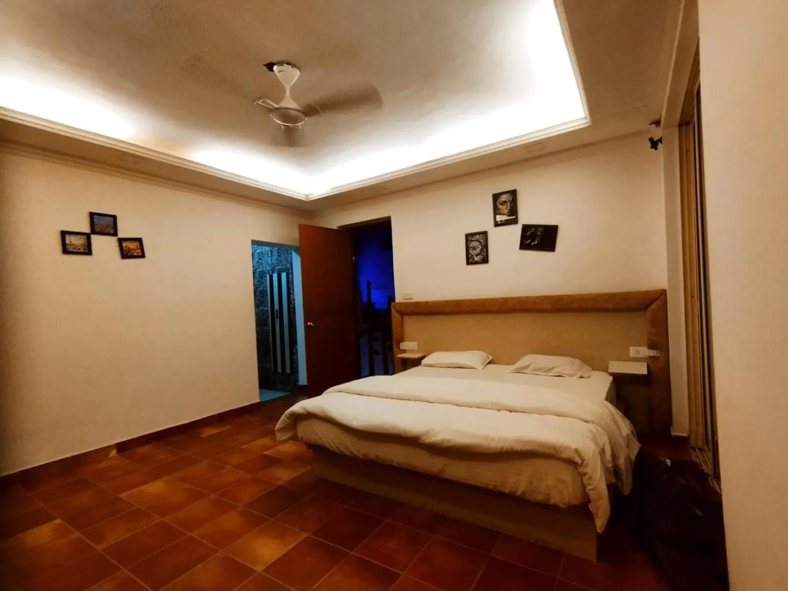 Bed in Hotel Agoura Prime