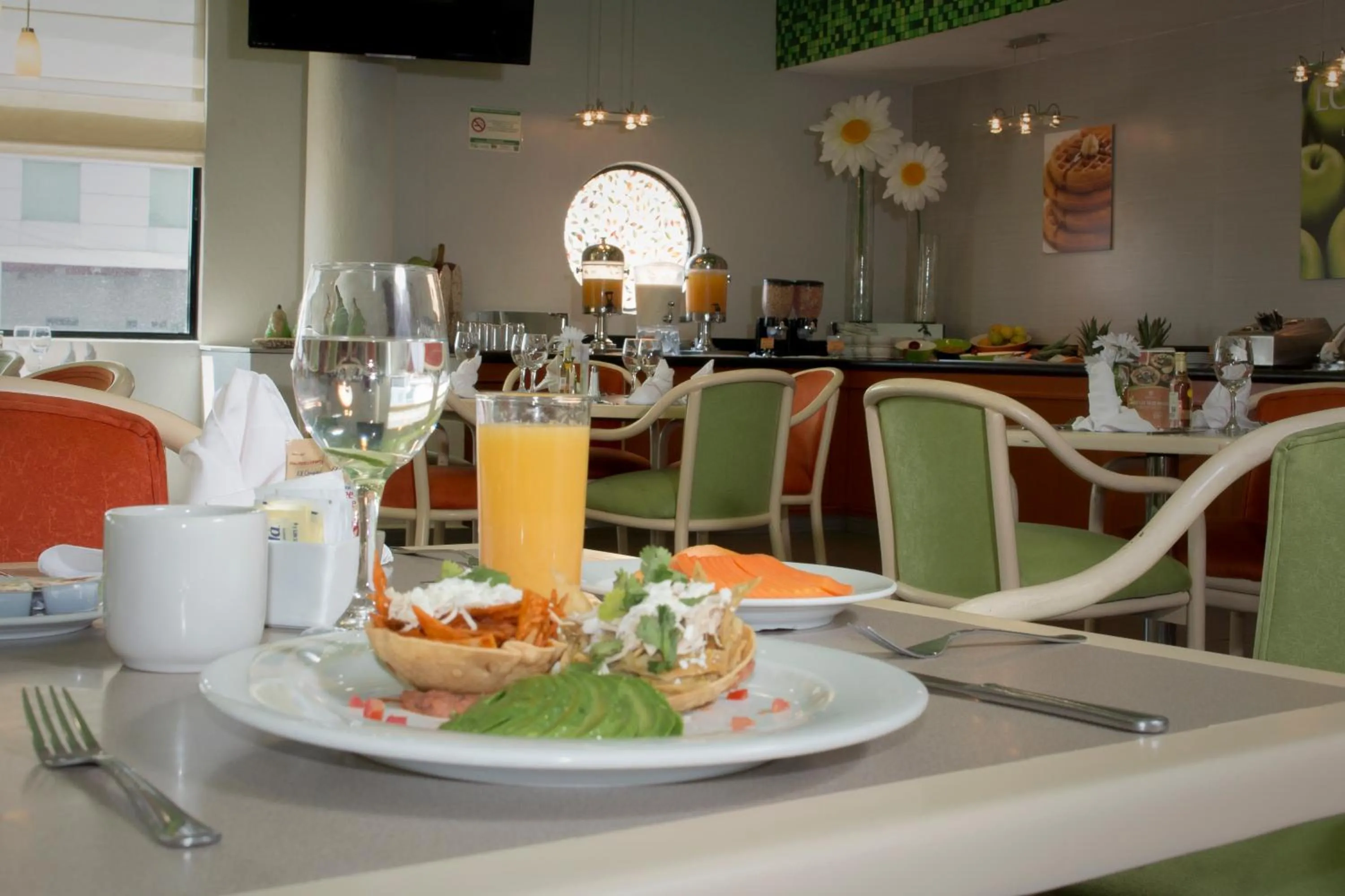 Breakfast in CHN Hotel Monterrey Norte, Trademark Collection by Wyndham