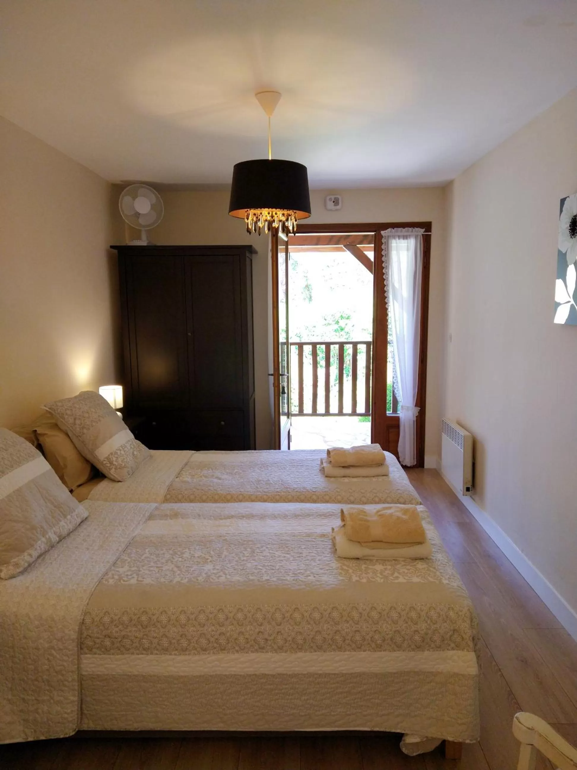 Bedroom, Bed in La Colline - Chambre d'hôtes - B&B