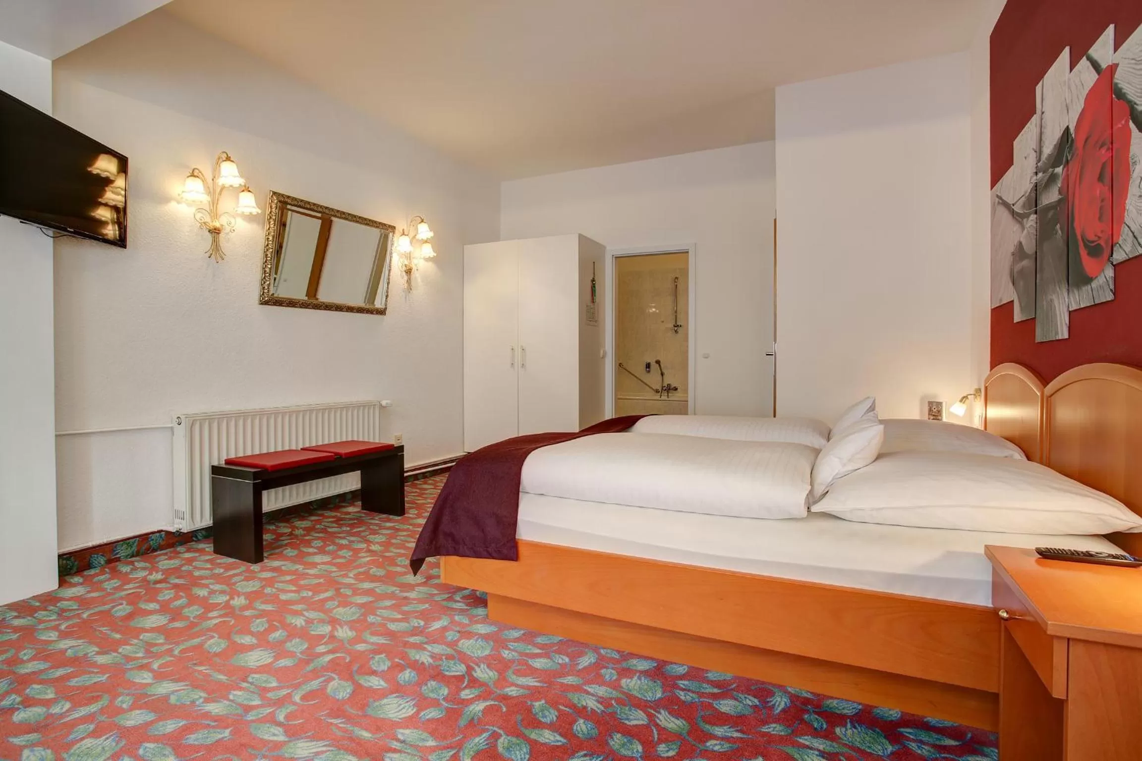 Photo of the whole room, Bed in Hotel Consul