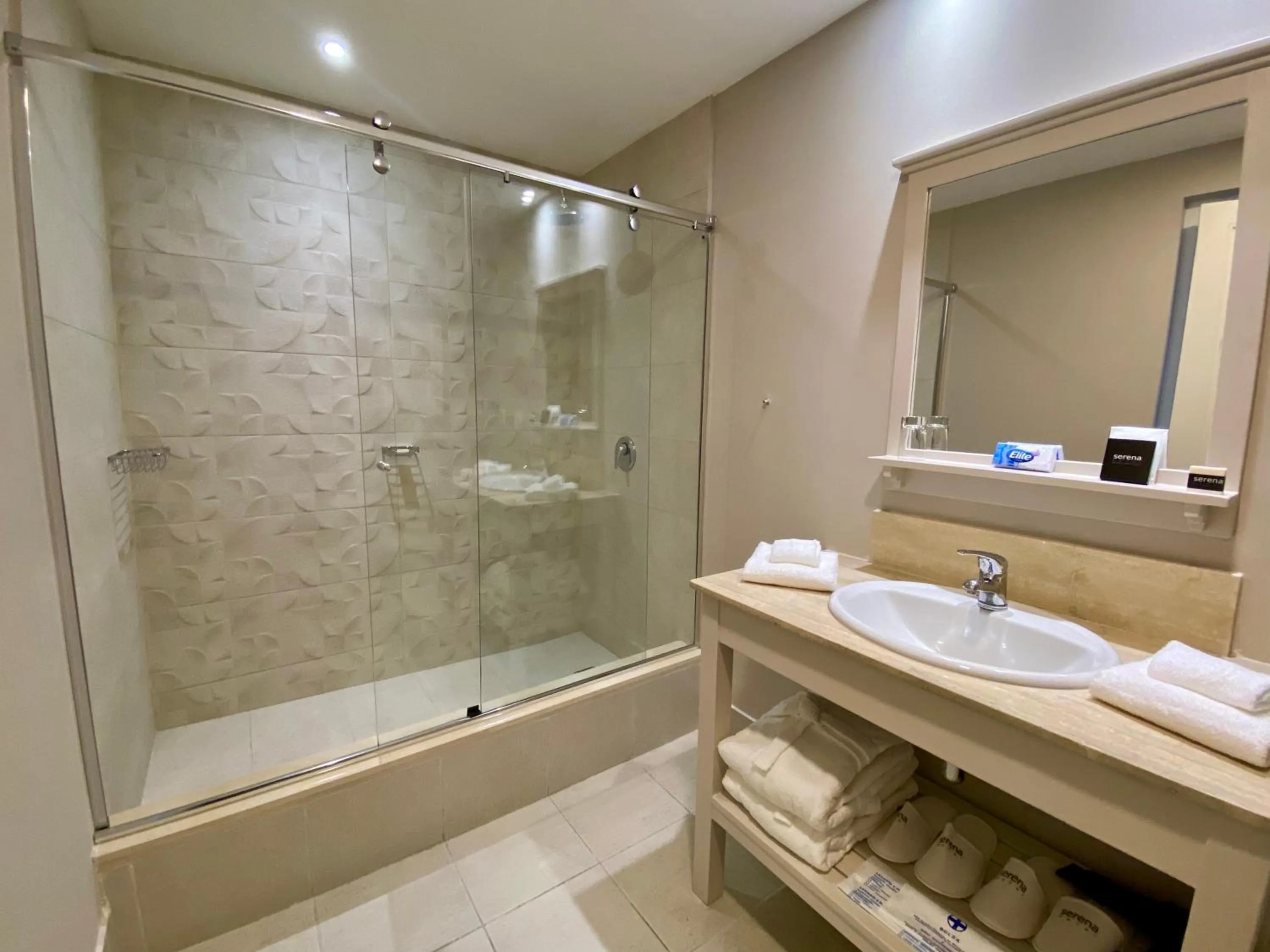 Shower in Serena Hotel - Punta del Este - Unico sobre la Playa