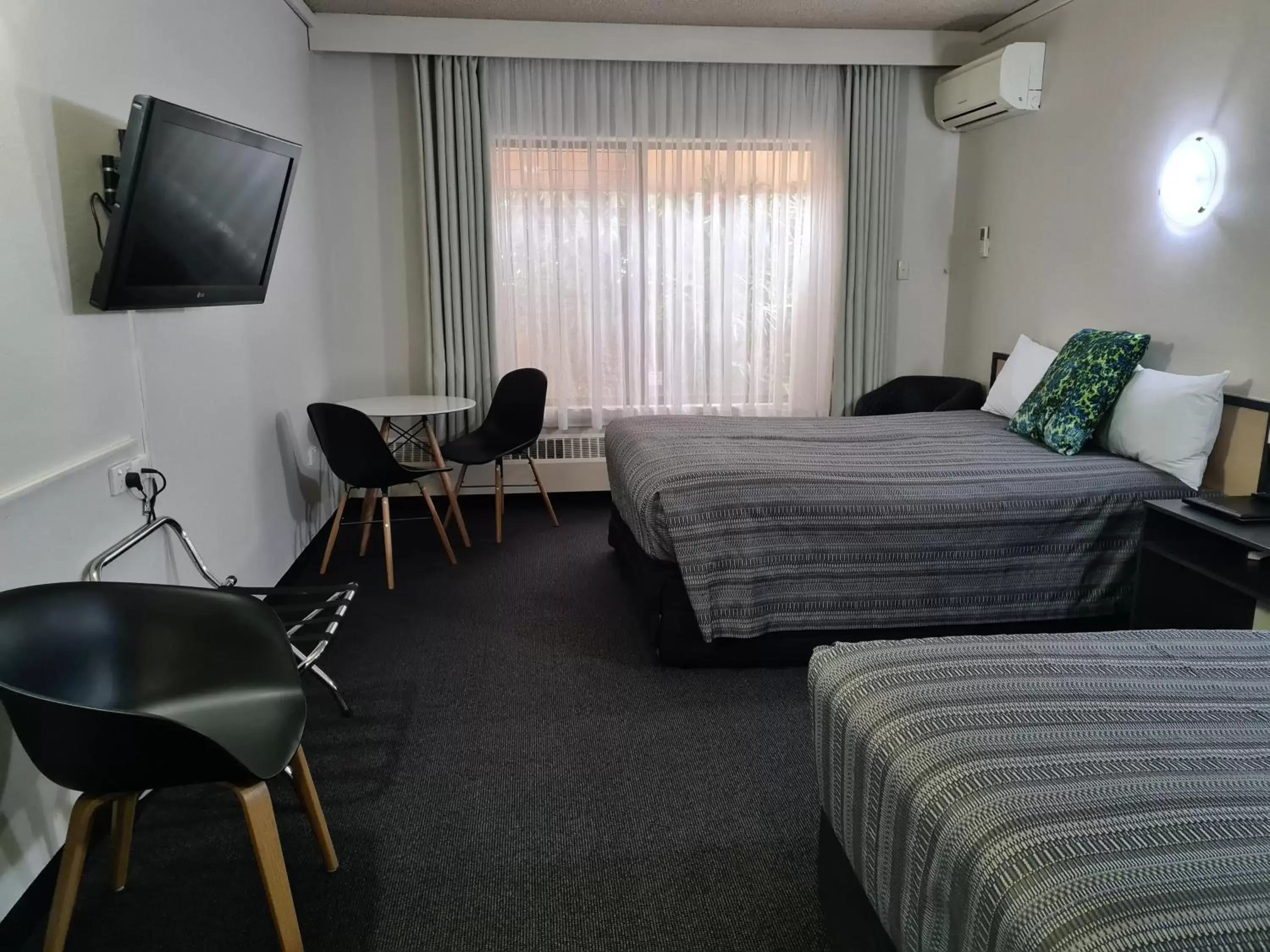 Economy Two-Bedroom Apartment in Belconnen Way Hotel & Serviced Apartments Economy Two-Bedroom Apartment in Belconnen Way Hotel & Serviced Apartments