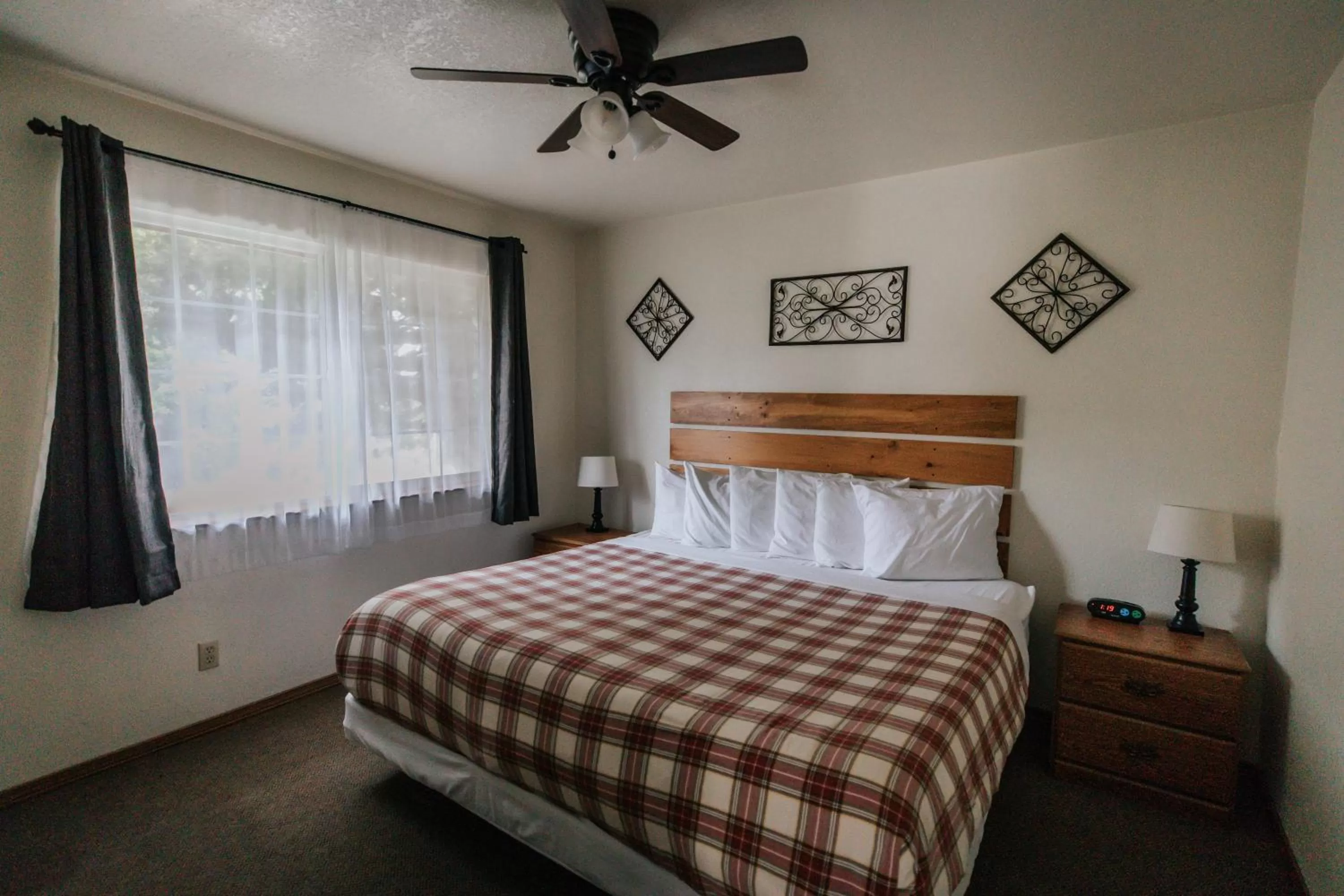 Bed in View Crest Lodge