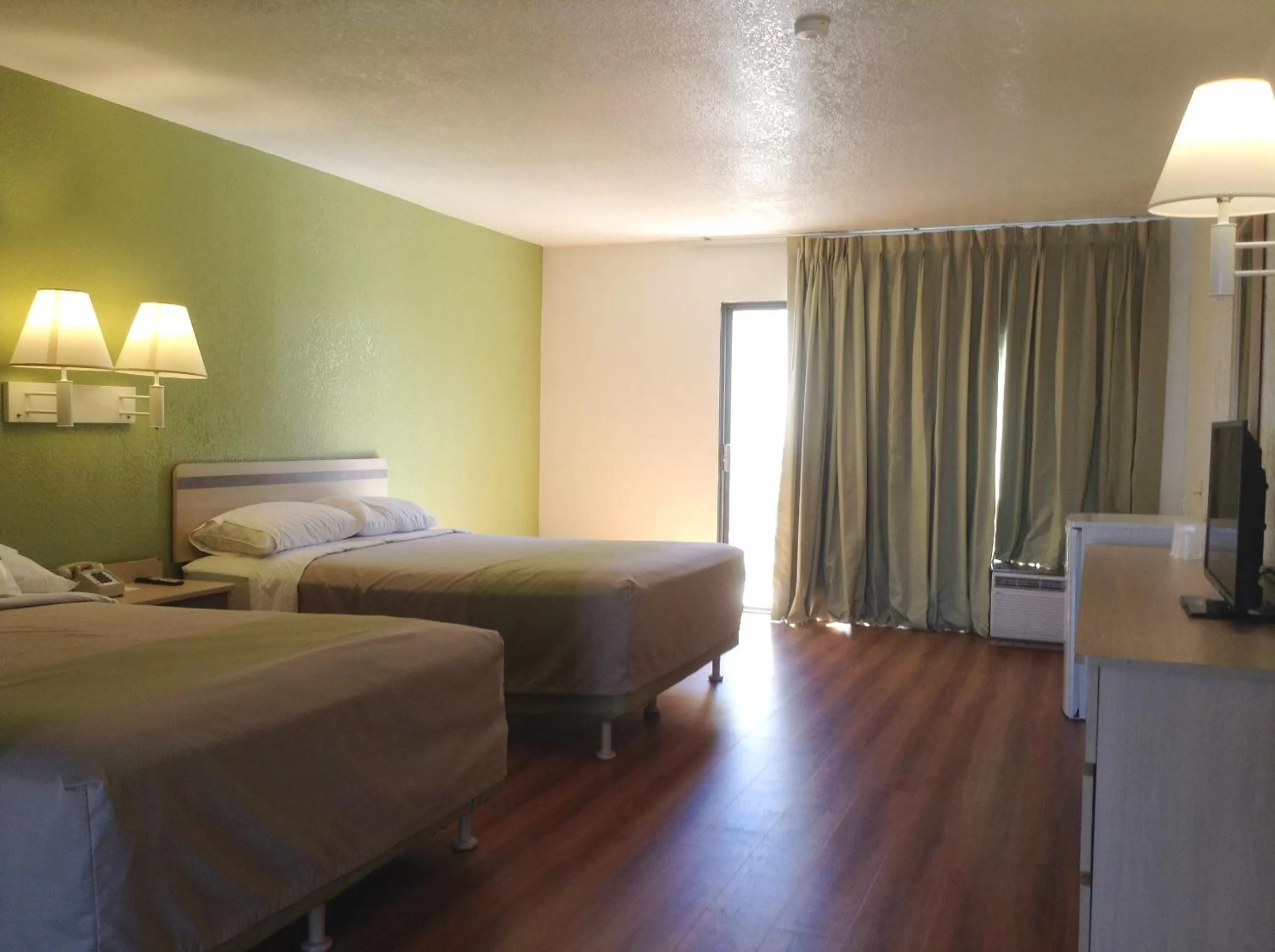Bedroom, Bed in Motel 6 Hemet