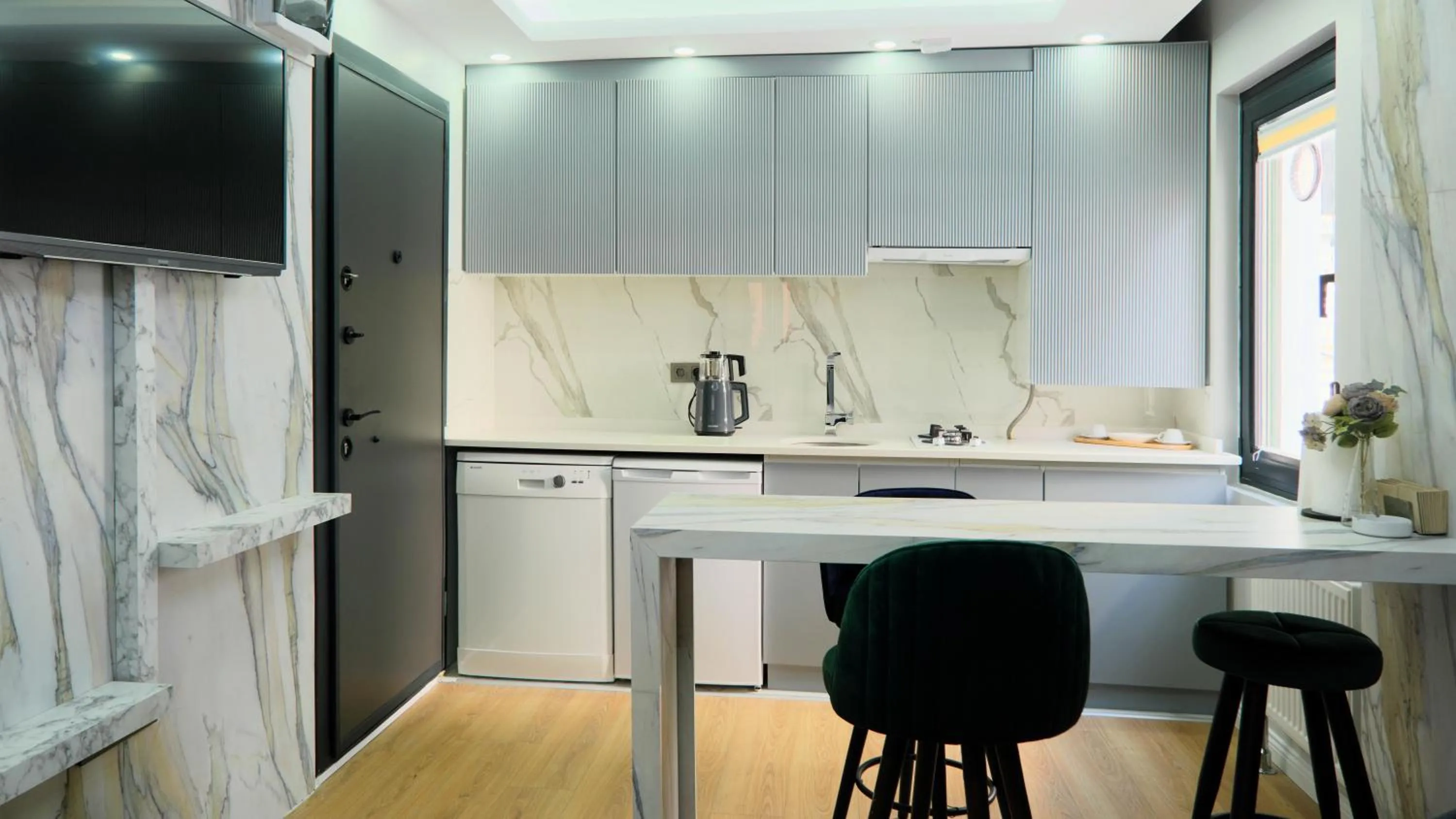 Kitchen or kitchenette in MyKent Hotel