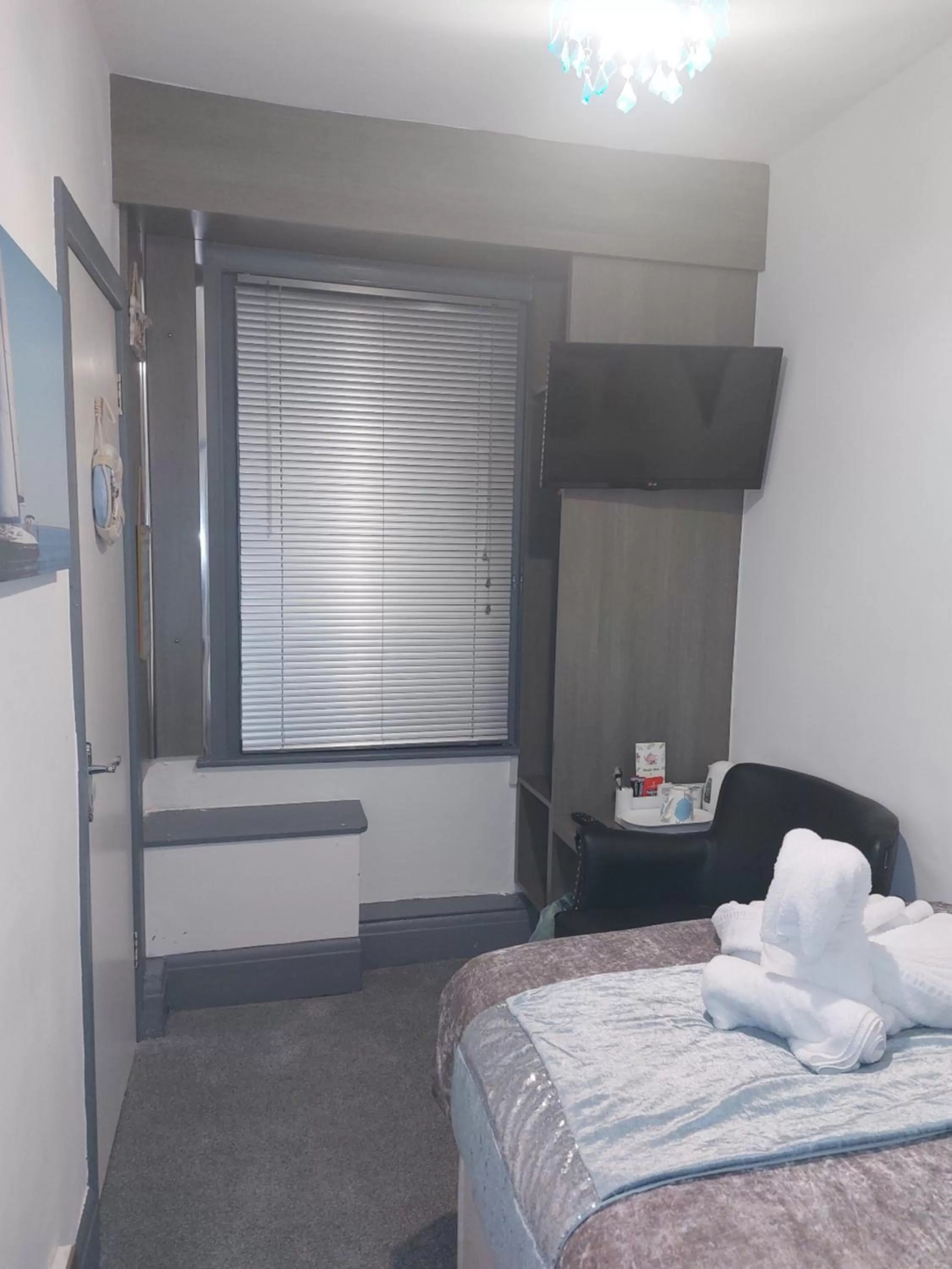 Bedroom, Bed in Kings Boutique Hotel