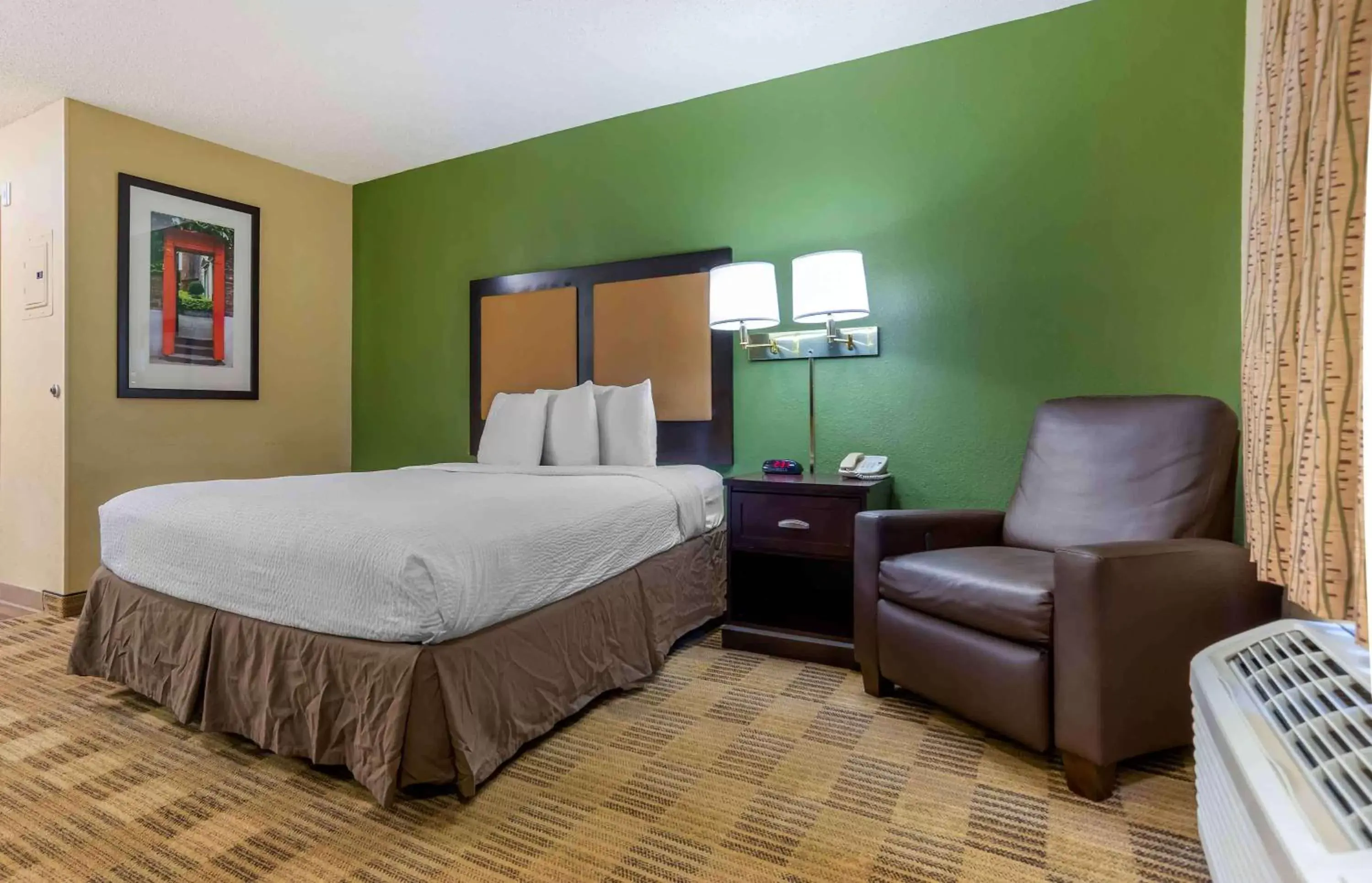 Queen Studio - Disability Access/Non-Smoking in Extended Stay America Suites - New Orleans - Metairie Queen Studio - Disability Access/Non-Smoking in Extended Stay America Suites - New Orleans - Metairie