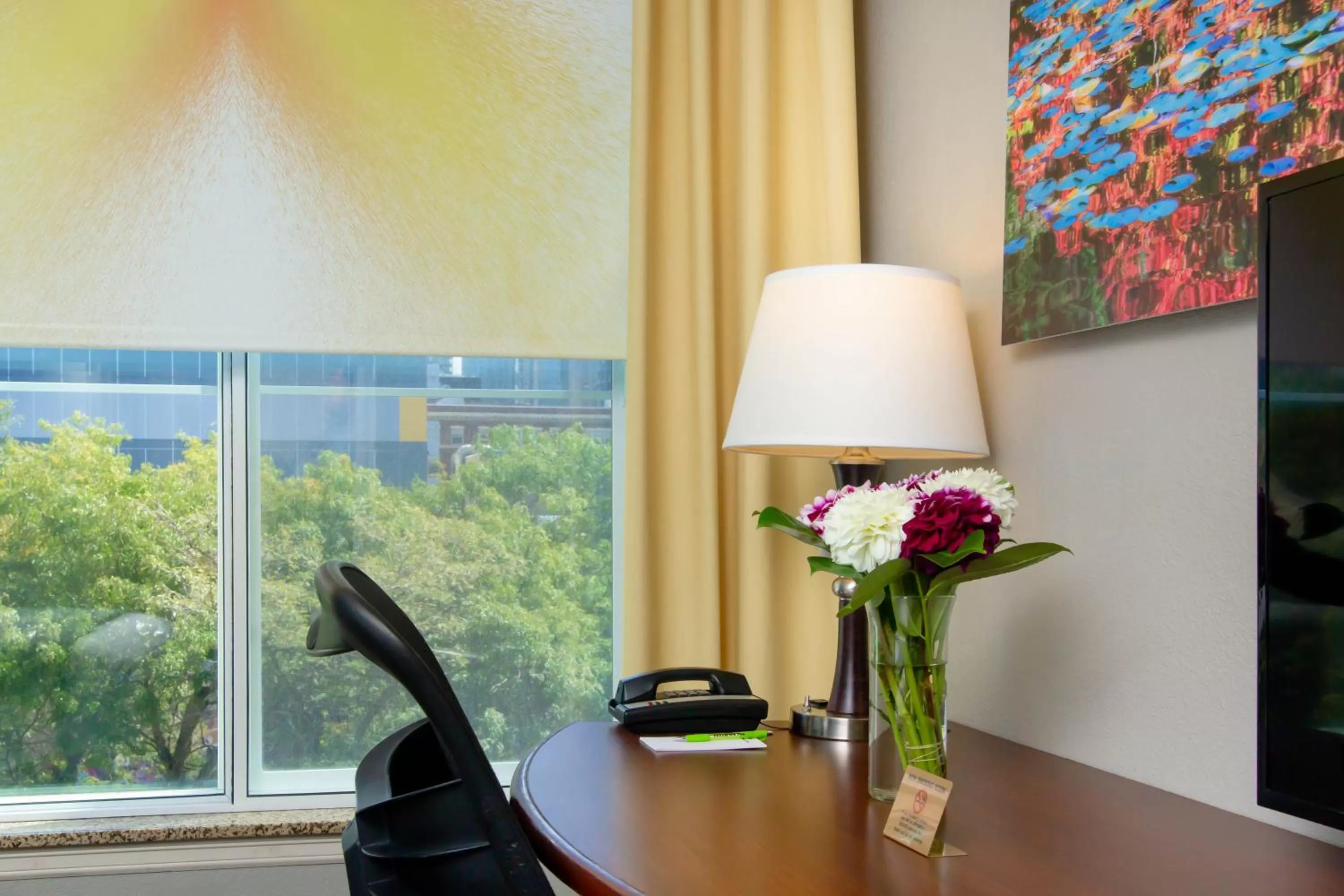 Living room in Belltown Inn