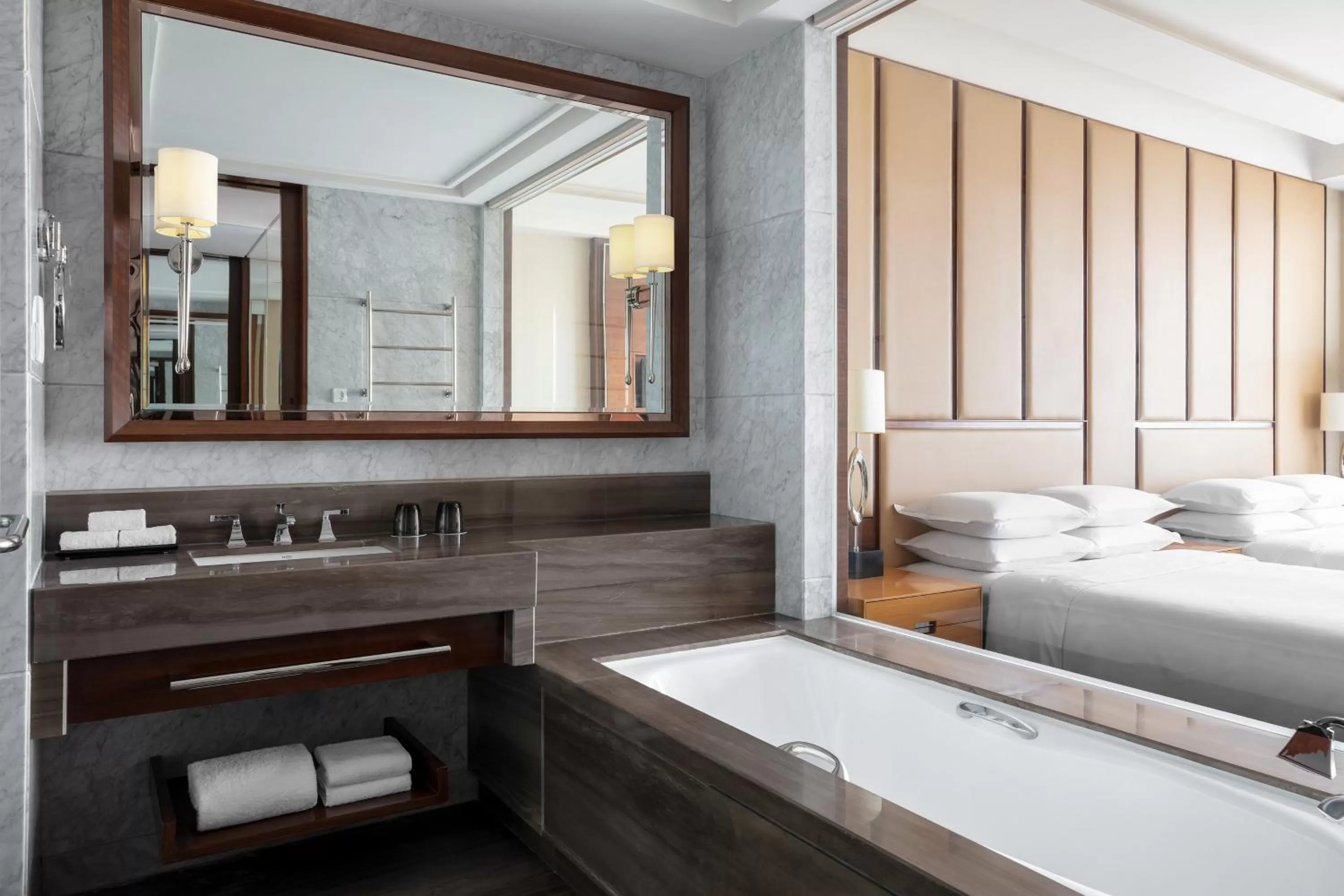 Bathroom, Bed in Sheraton Qingdao Jiaozhou Hotel