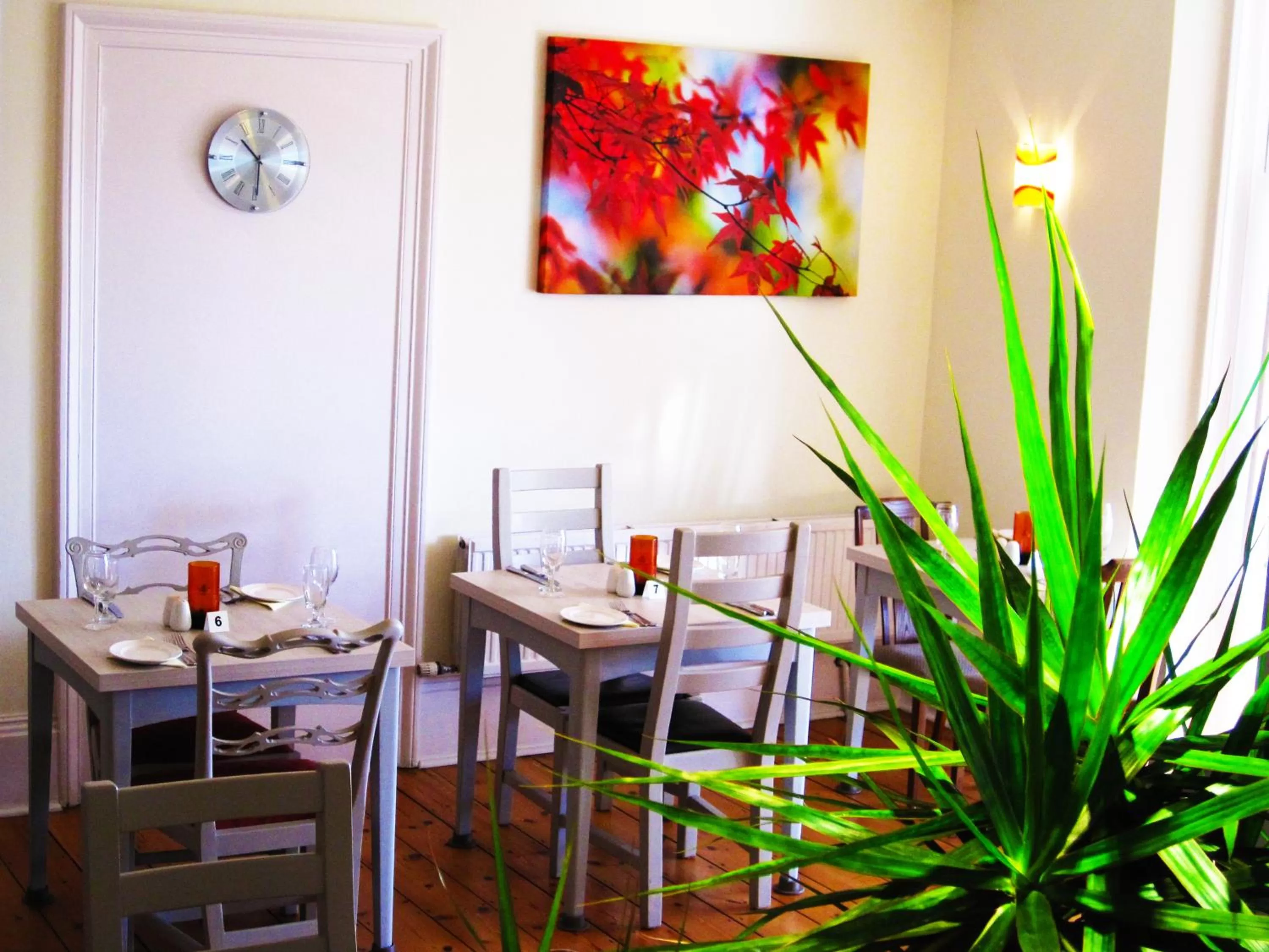 Restaurant/places to eat in The Clifton