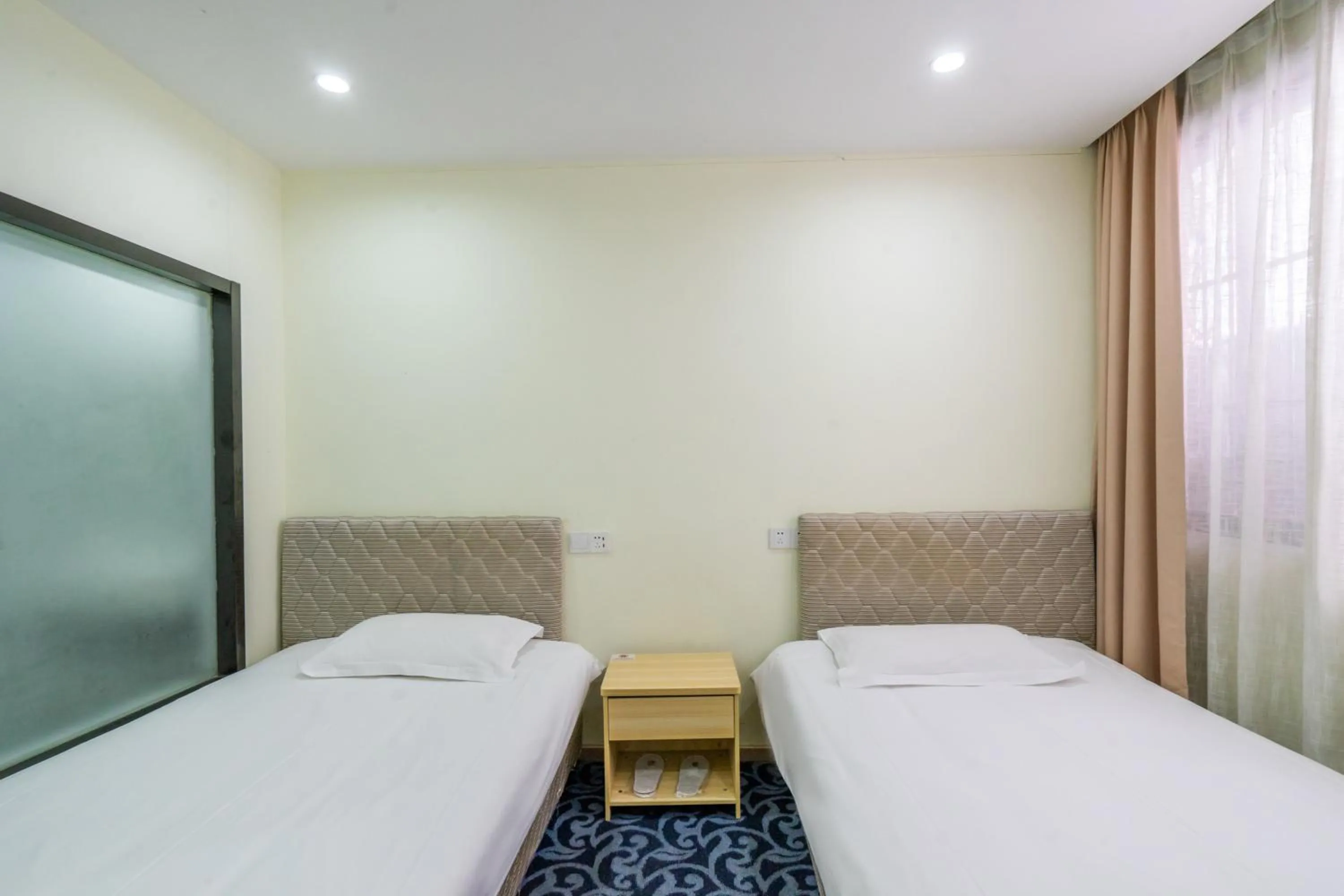 Bed in Hangzhou Memory Travel International Hotel-Edge Westlake