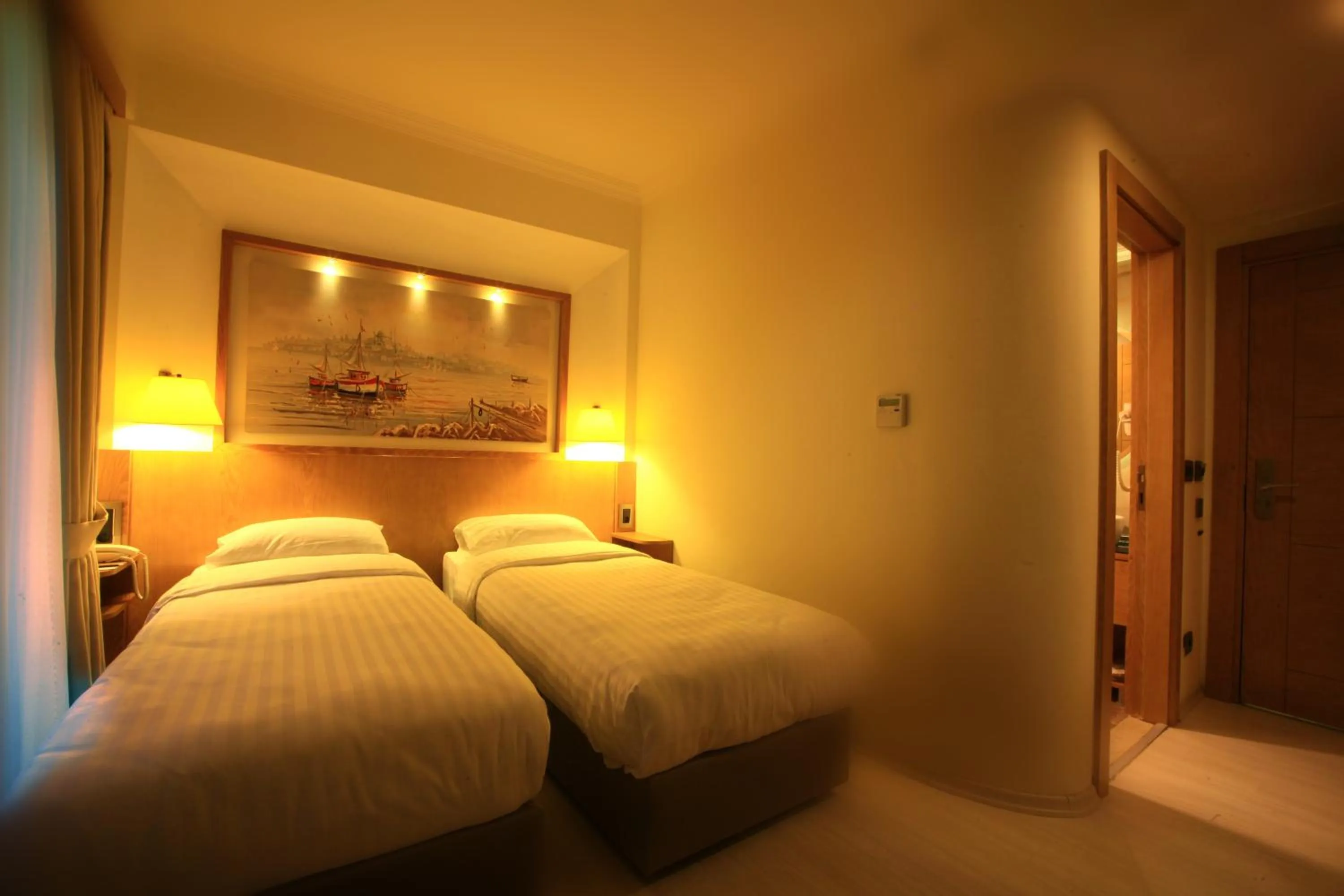 Bedroom, Bed in Beyoglu MLS Hotel