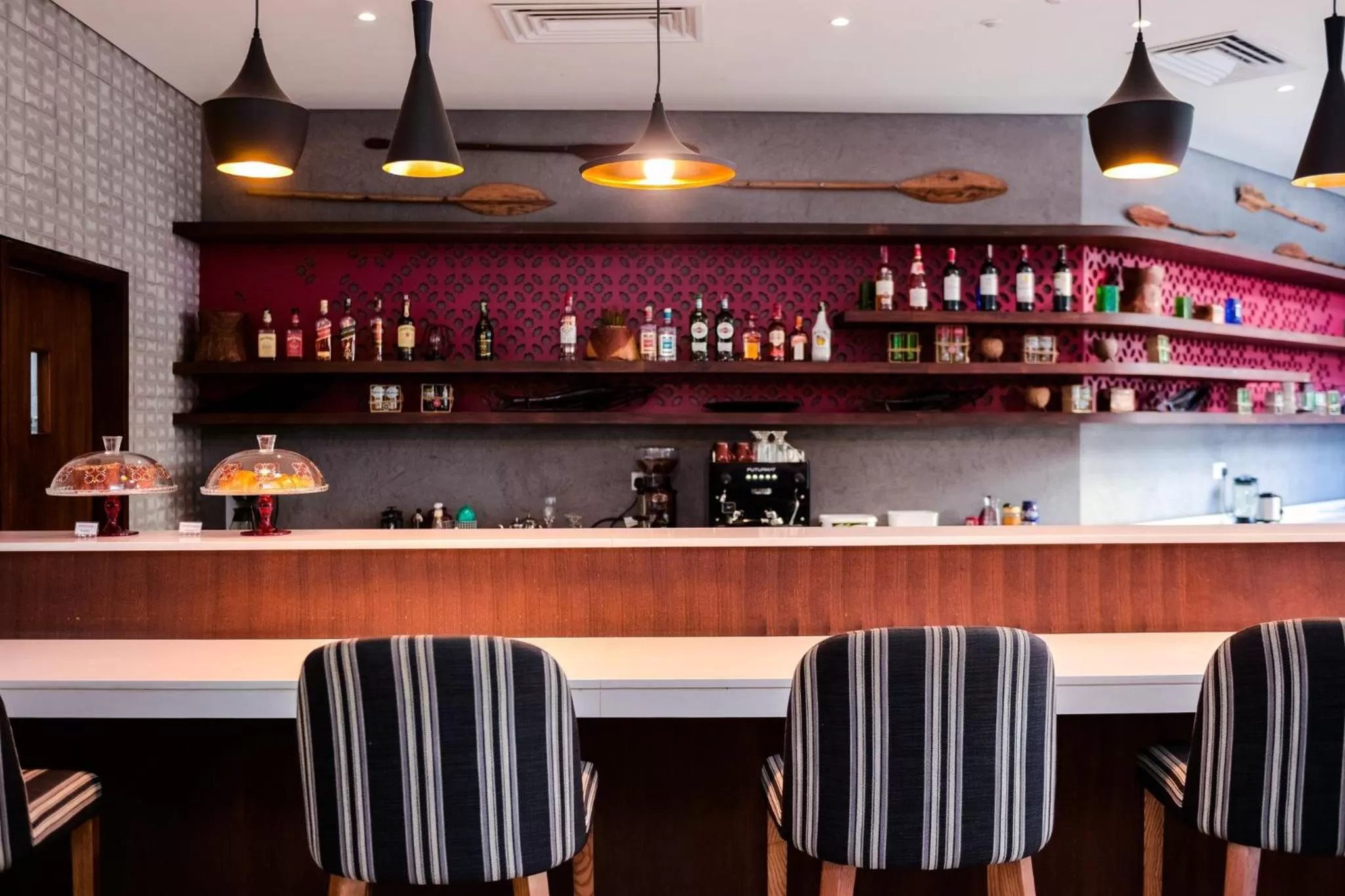 Lounge or bar in Crowne Plaza - Dar Es Salaam by IHG