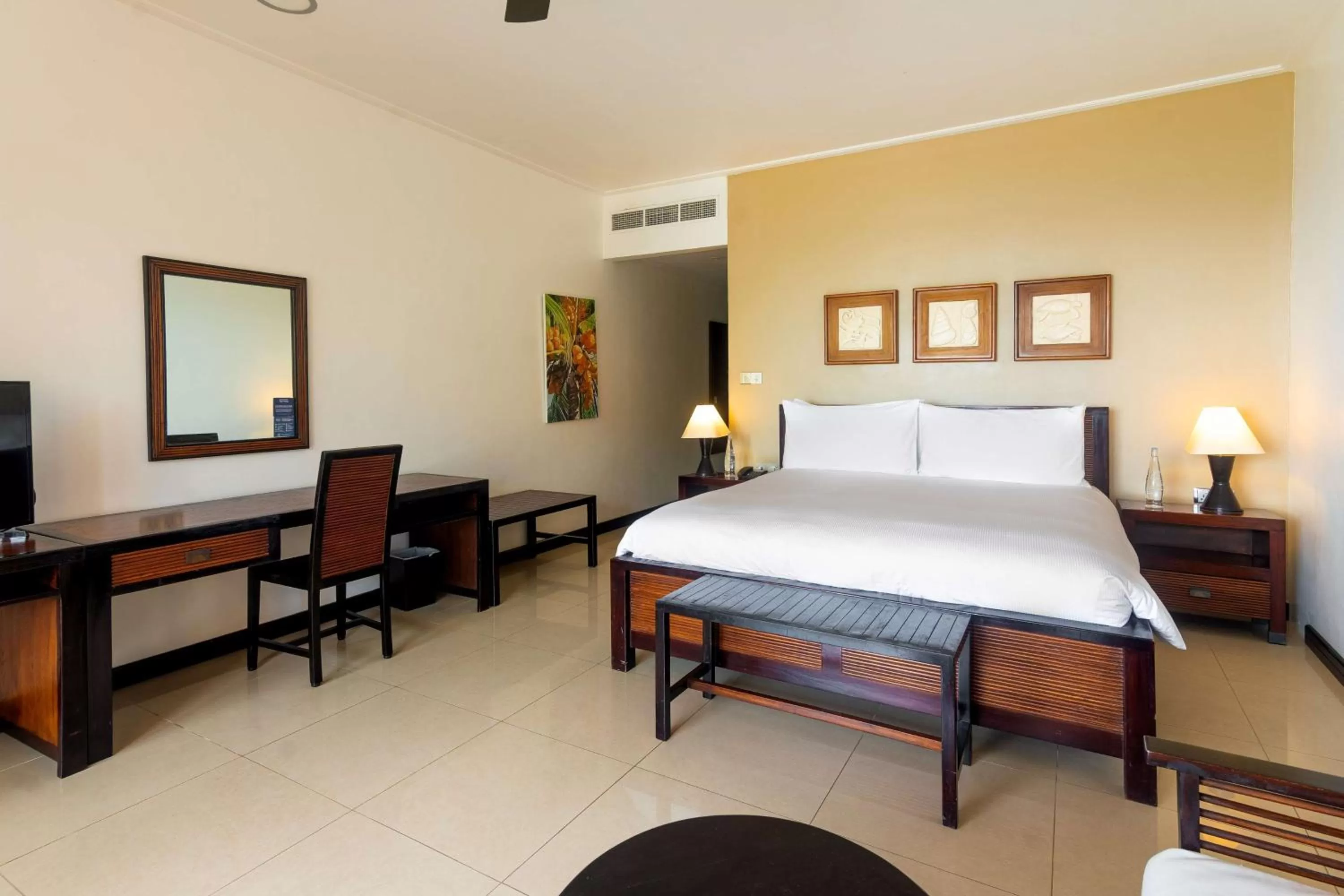 Bed in DoubleTree by Hilton Seychelles Allamanda Resort & Spa