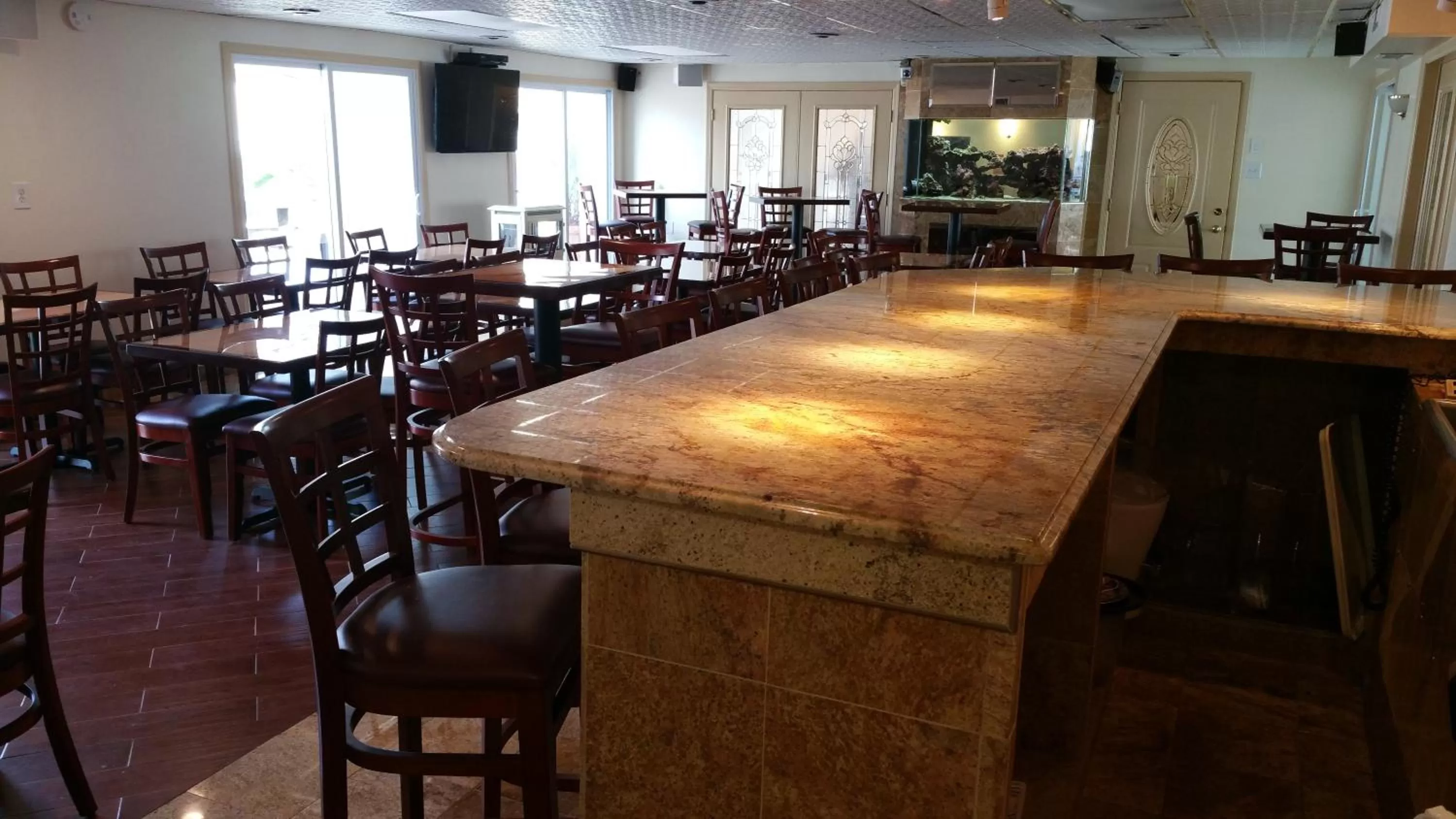 Lounge or bar in The Amethyst Beach Motel