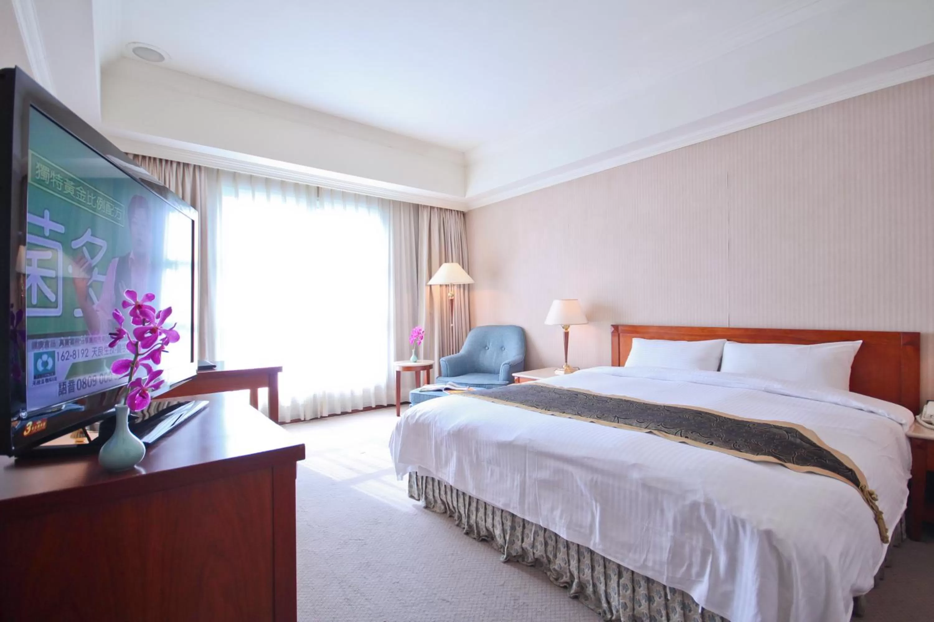 Photo of the whole room, Bed in Grand Boss Hotel