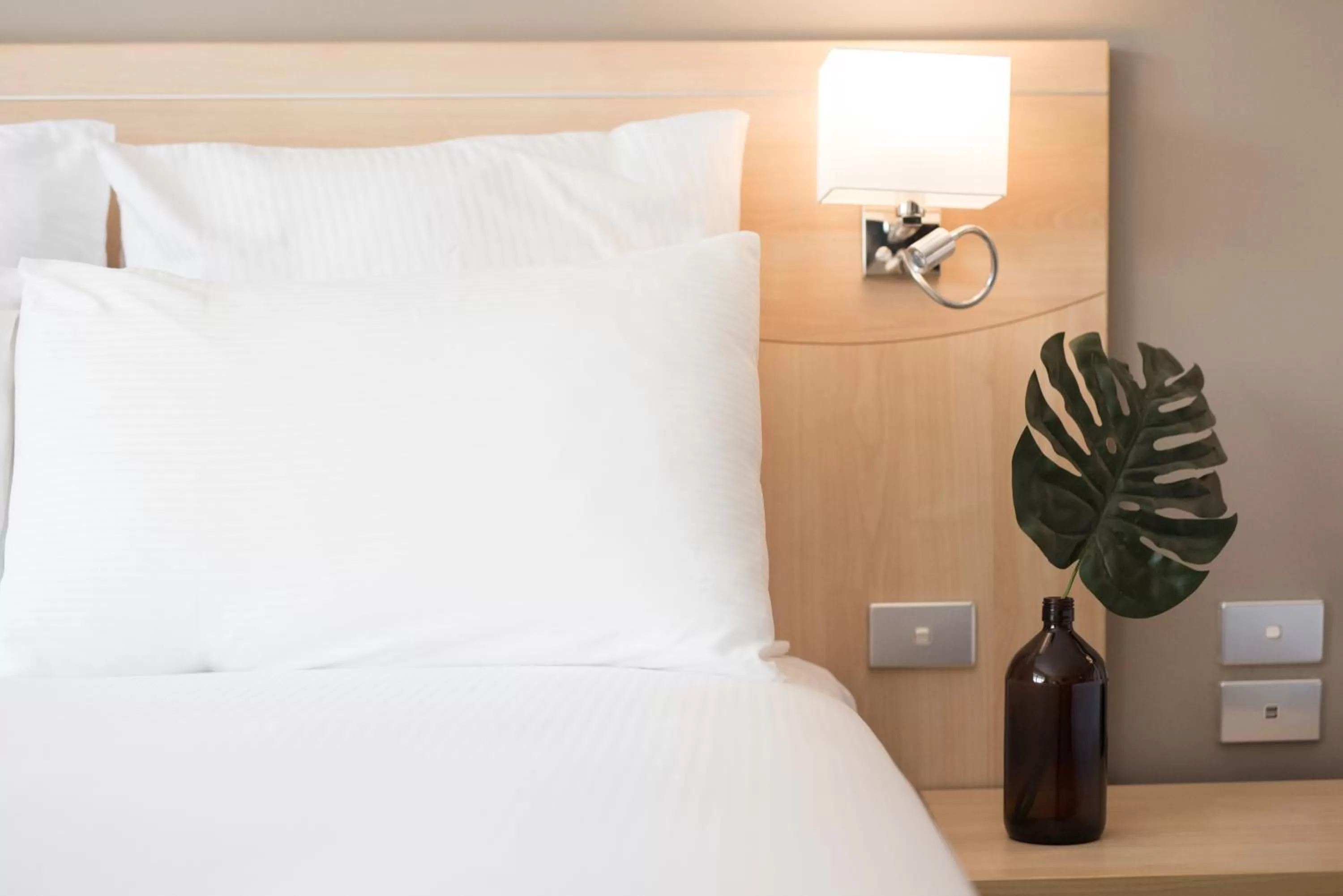 Bed in Novotel Wollongong Northbeach