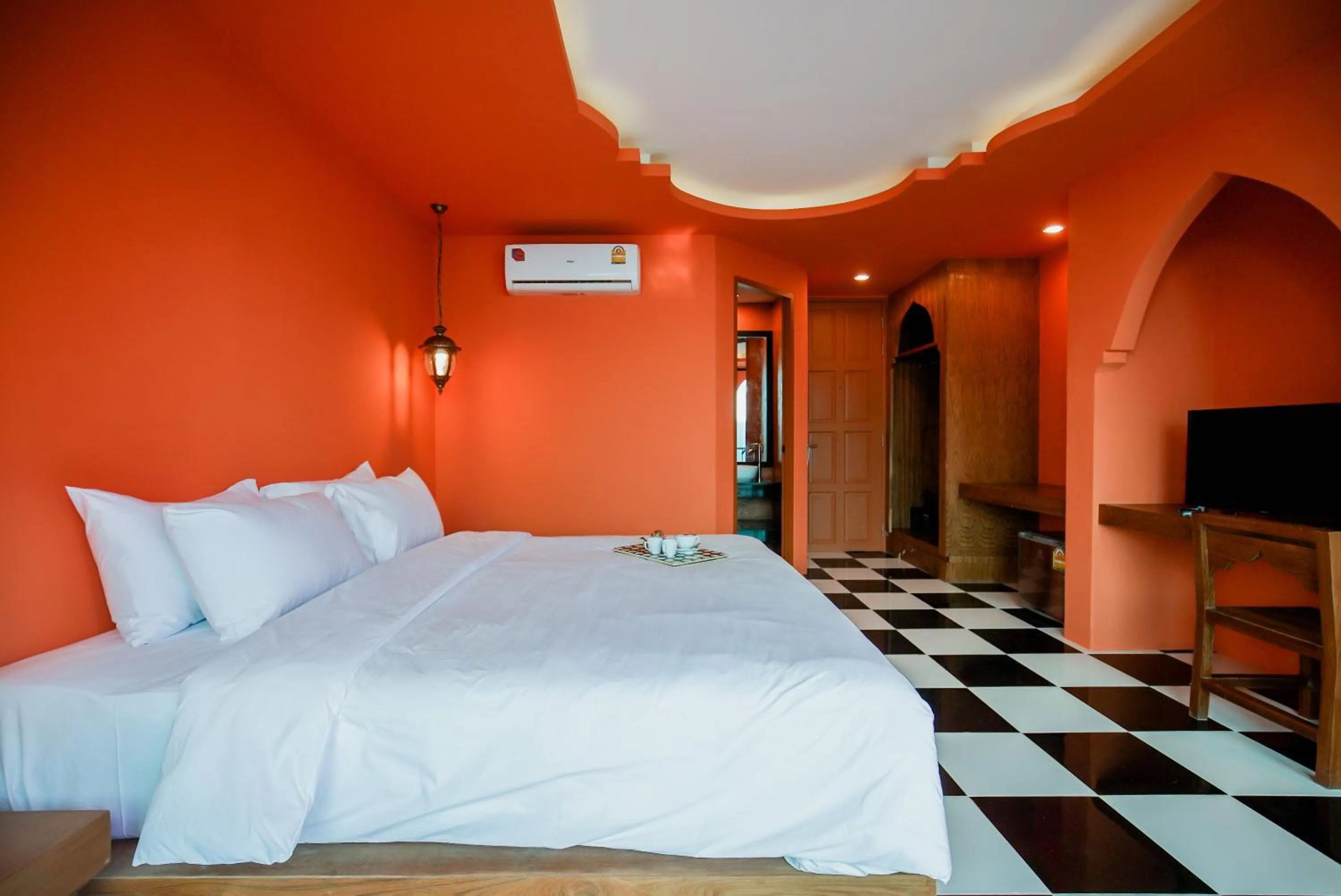 Photo of the whole room, Bed in Khaleej Mass Hotel Patong