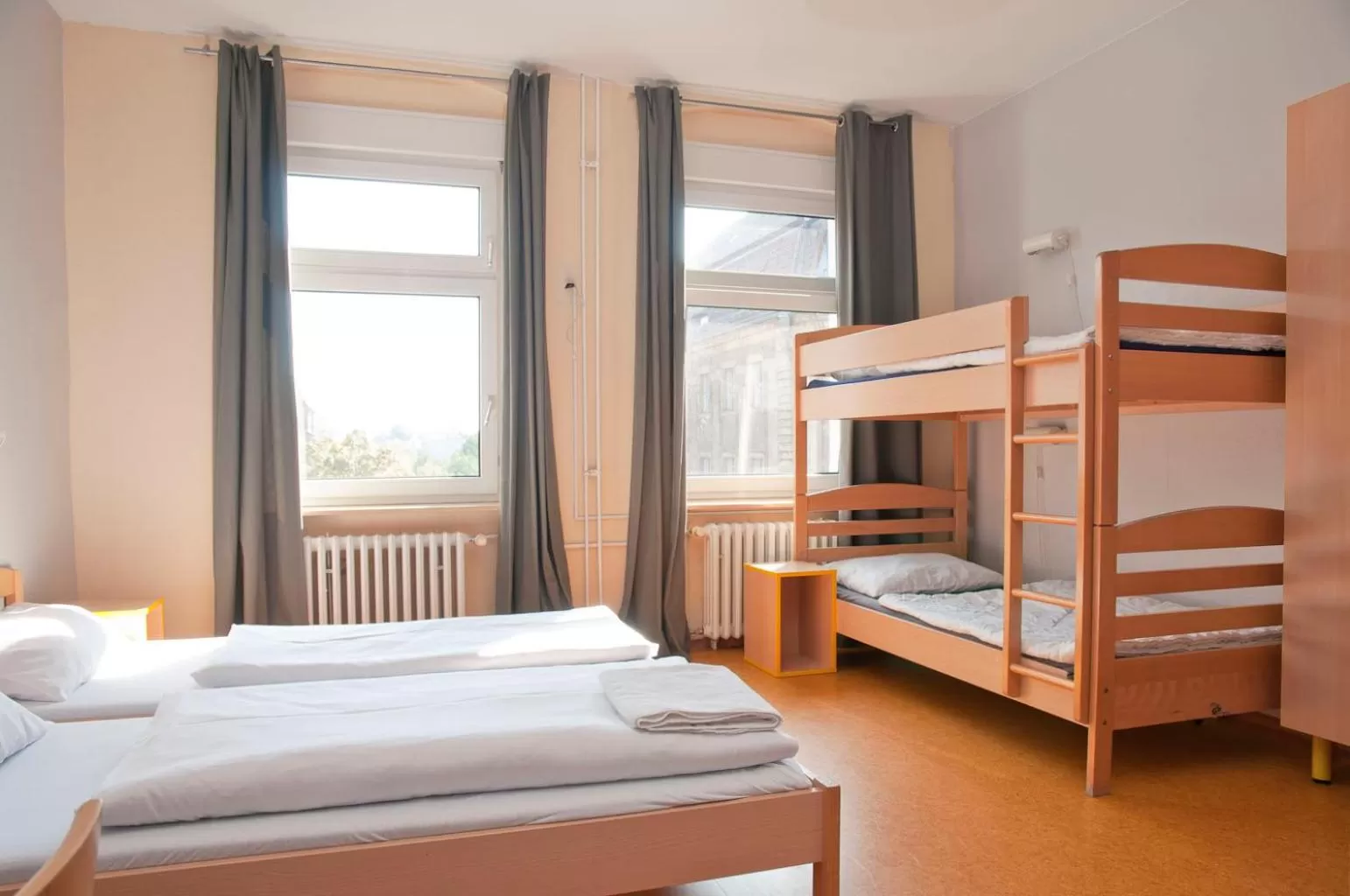 Staff, Bed in Happy Hotel Berlin