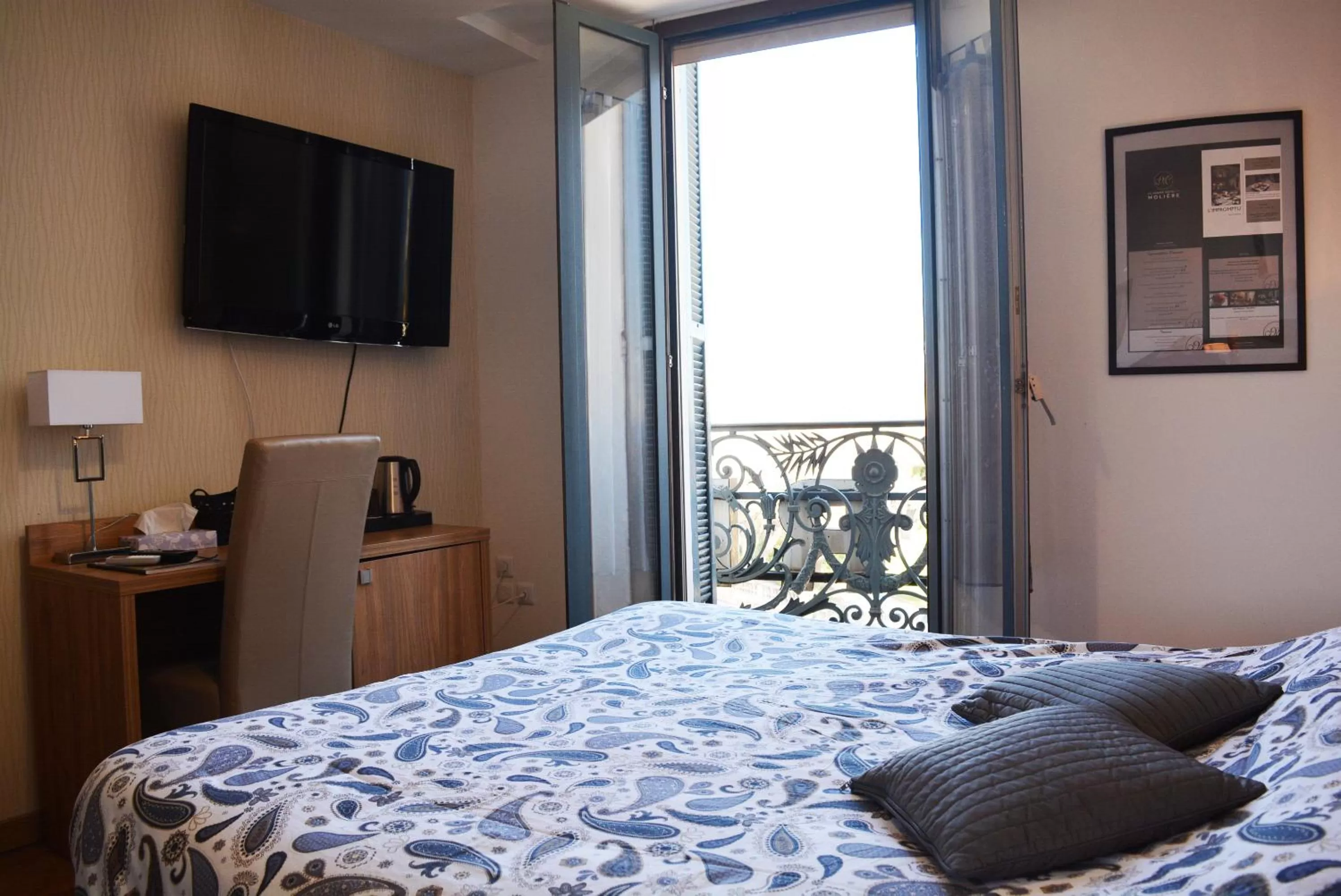 Bed in Le Grand Hôtel Molière