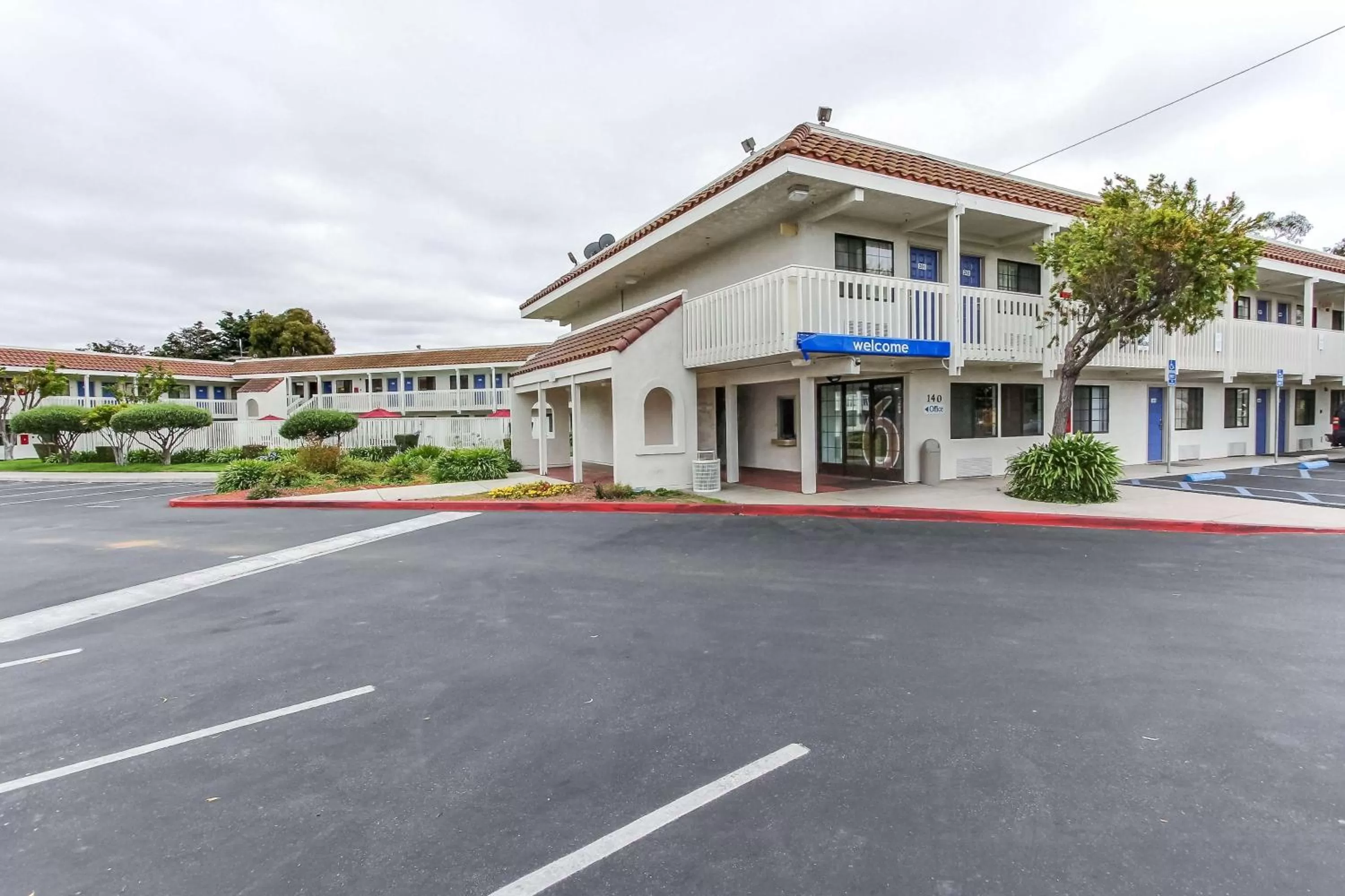 Property building in Motel 6-Salinas, CA - North Monterey Area
