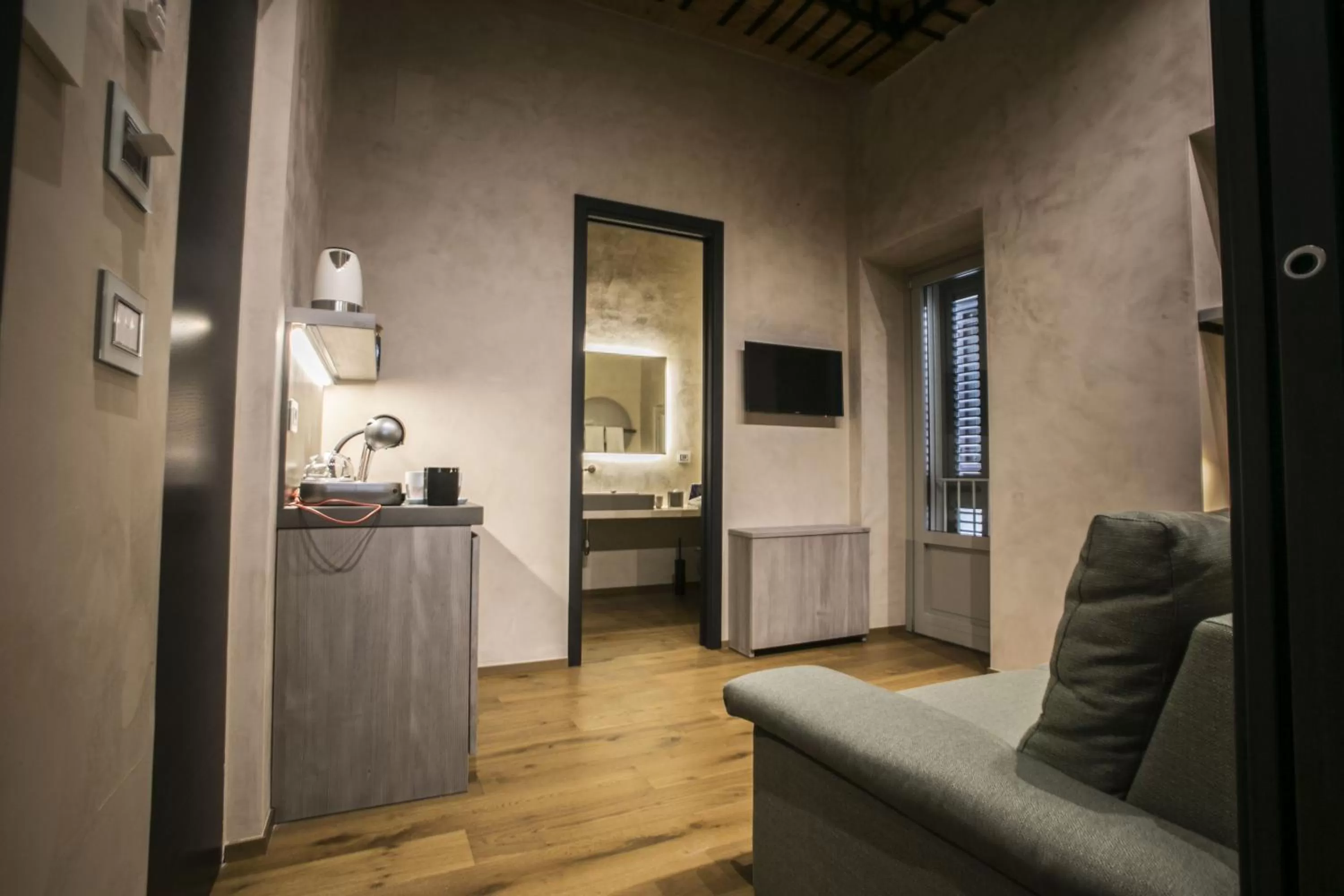 TV and multimedia in Edward Rooms & Wellness B&B