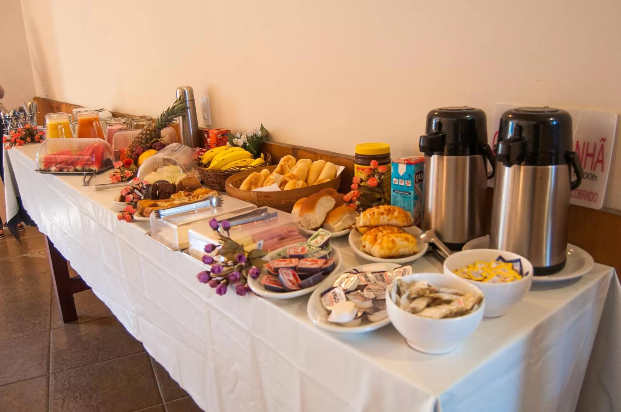 Breakfast in Refron du Mar Pousada Paraty