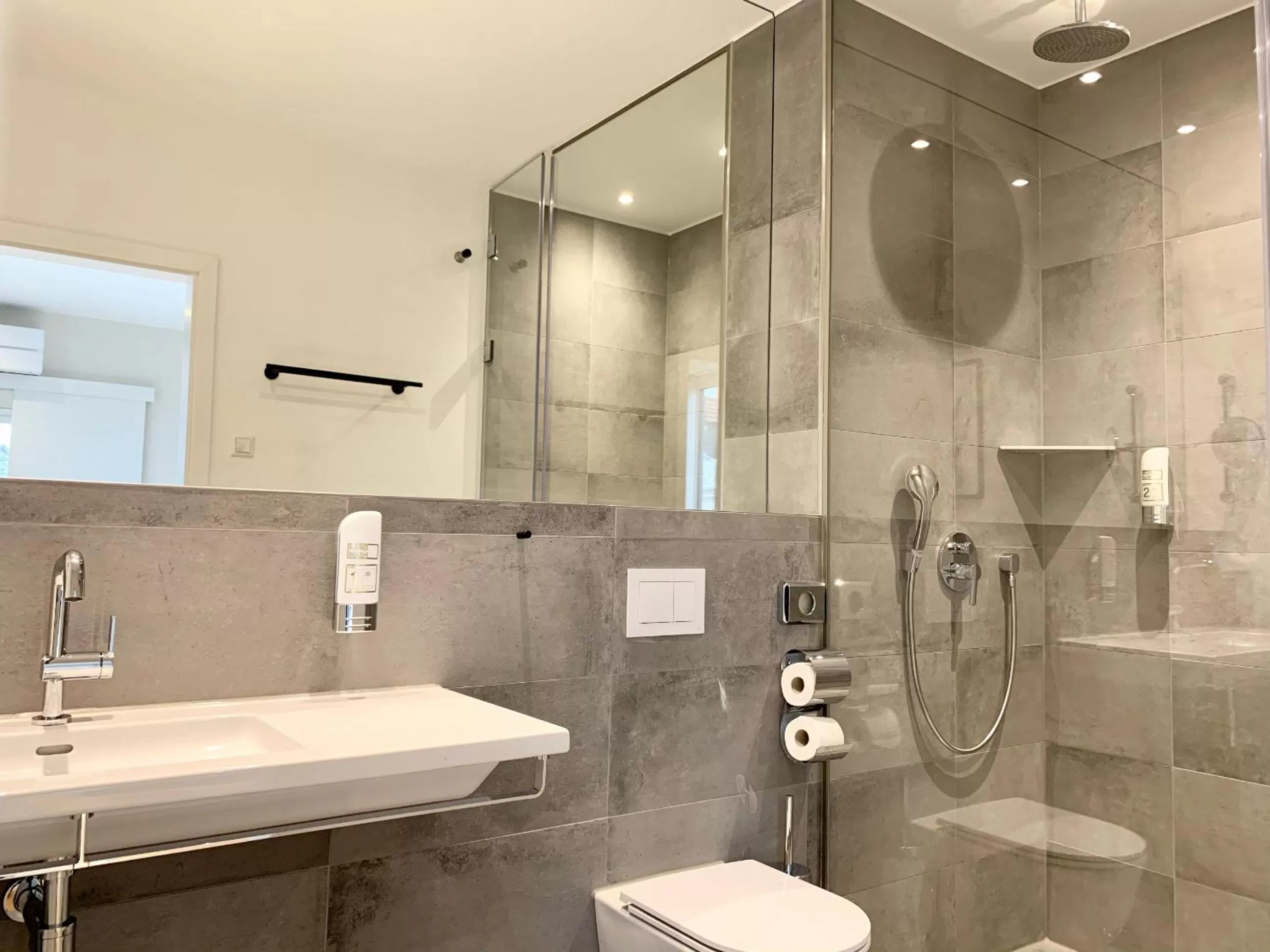 Bathroom in zeitwohnhaus SUITE-HOTEL & SERVICED APARTMENTS