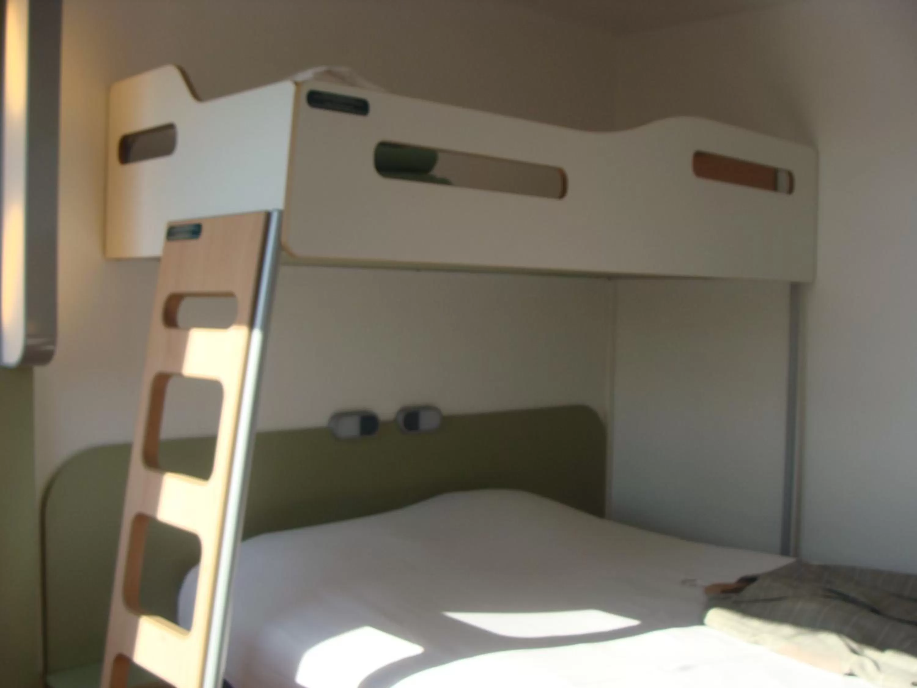bunk bed, Bed in ibis Budget Thiers