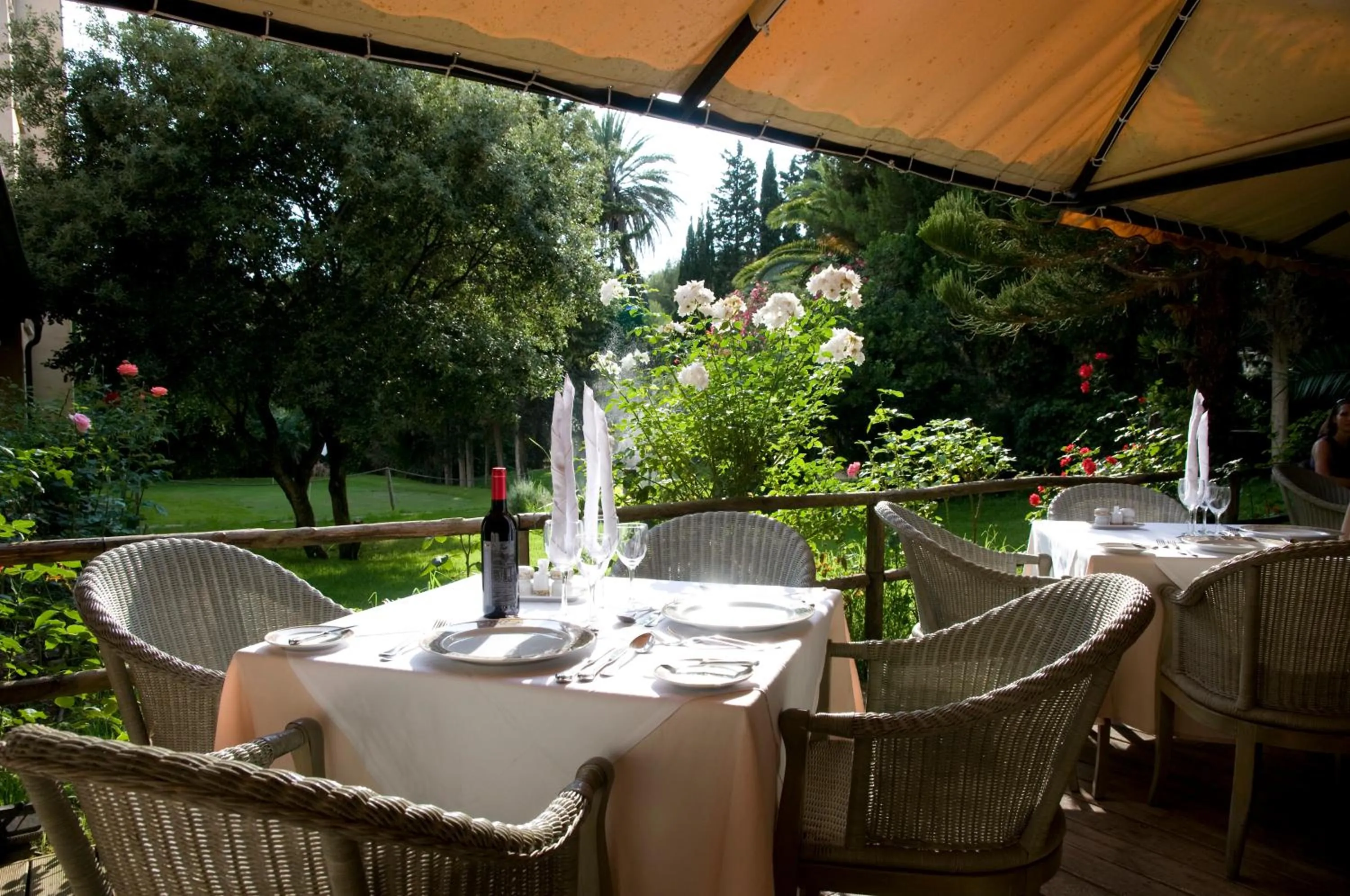 Restaurant/places to eat in Lago Garden Apart-Suites & Spa Hotel