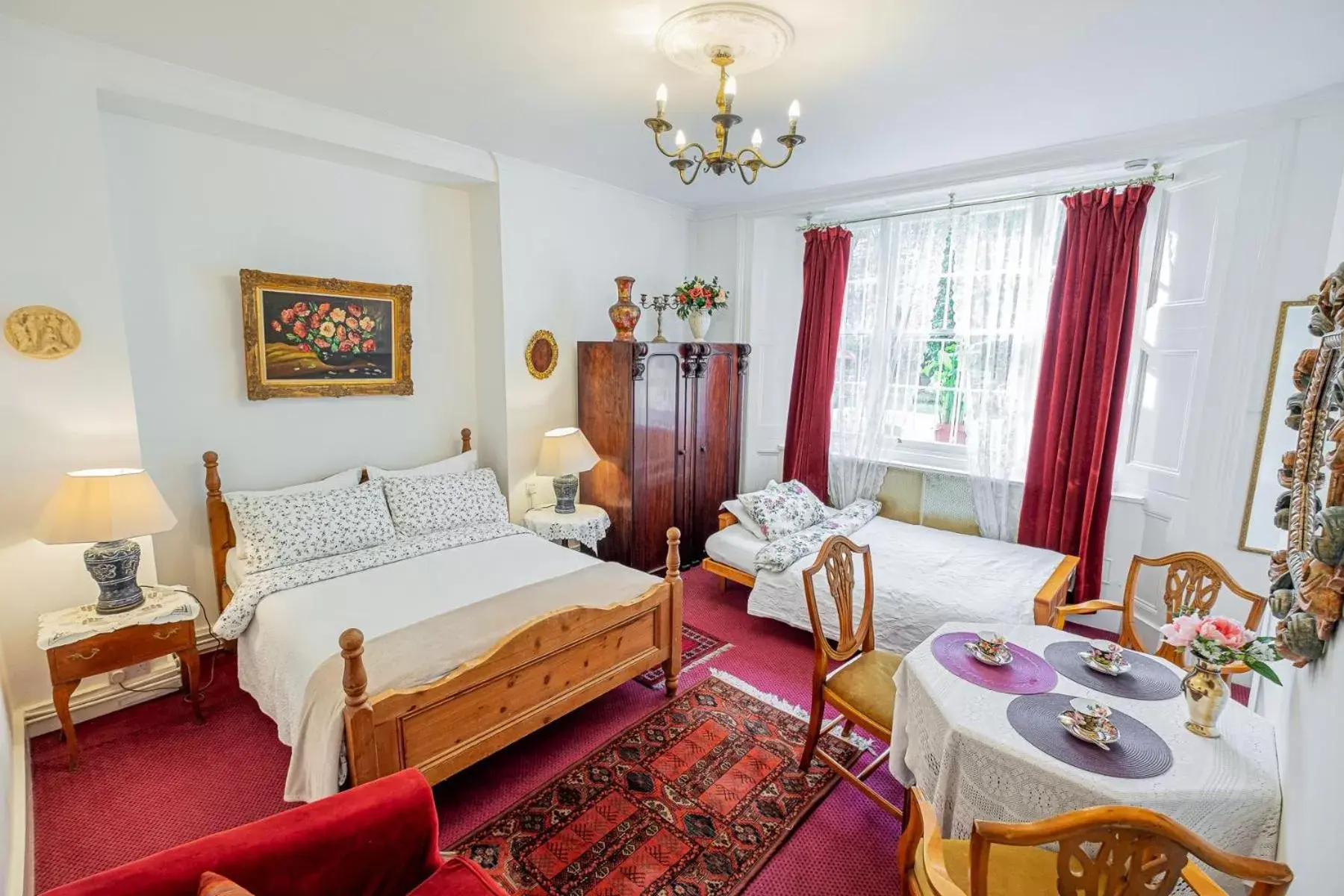 Comfort Triple Room in Dawson Place, Juliette's Bed and Breakfast Comfort Triple Room in Dawson Place, Juliette's Bed and Breakfast