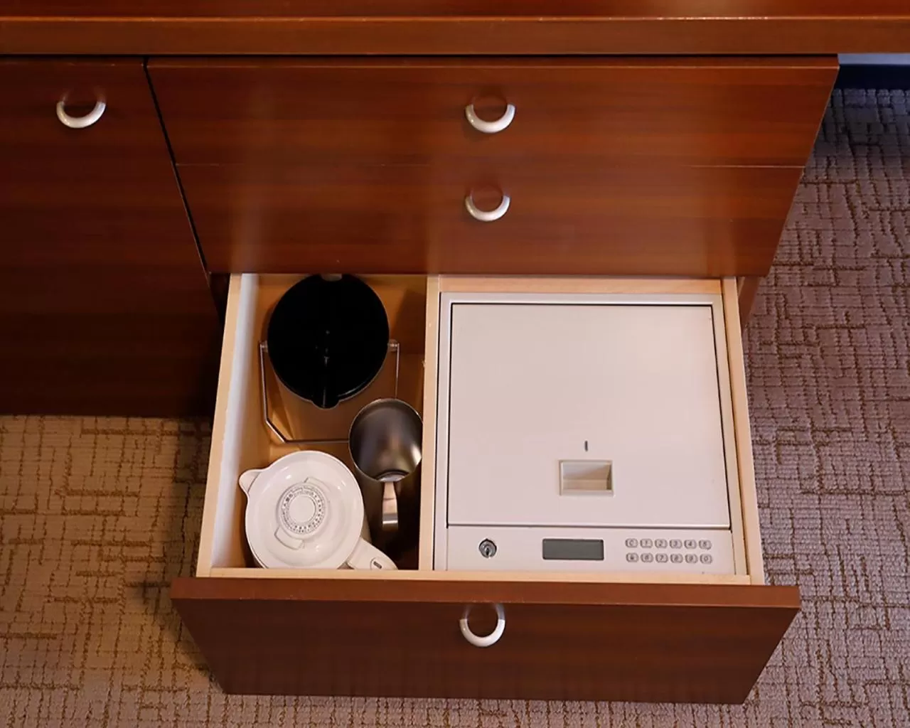 Coffee/tea facilities in Odakyu Hotel Century Southern Tower