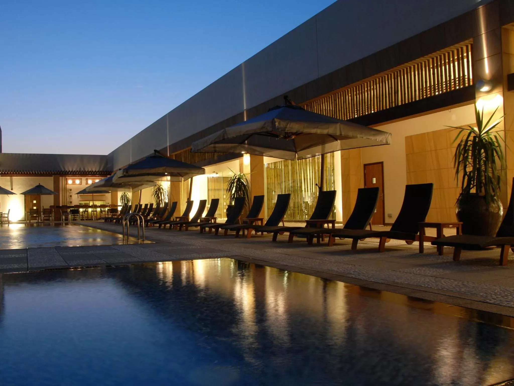 Swimming pool in InterContinental Bahrain by IHG