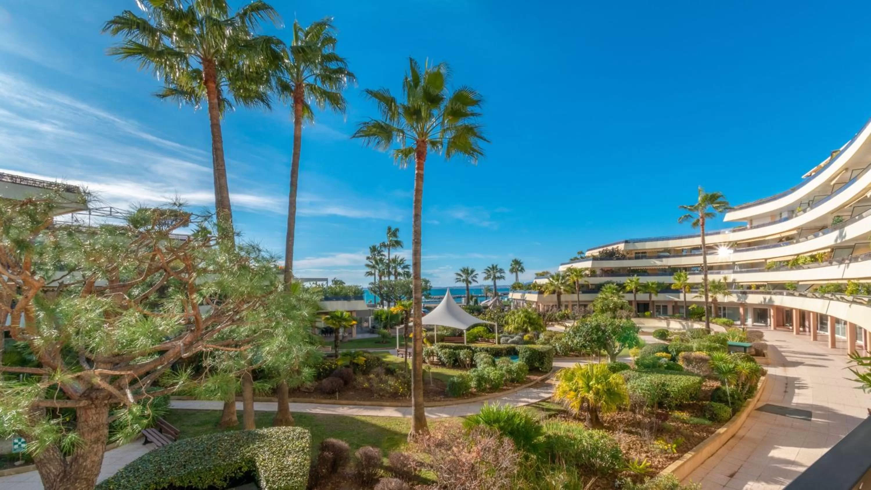Photo of the whole room in Holiday Inn Nice - Port St Laurent by IHG