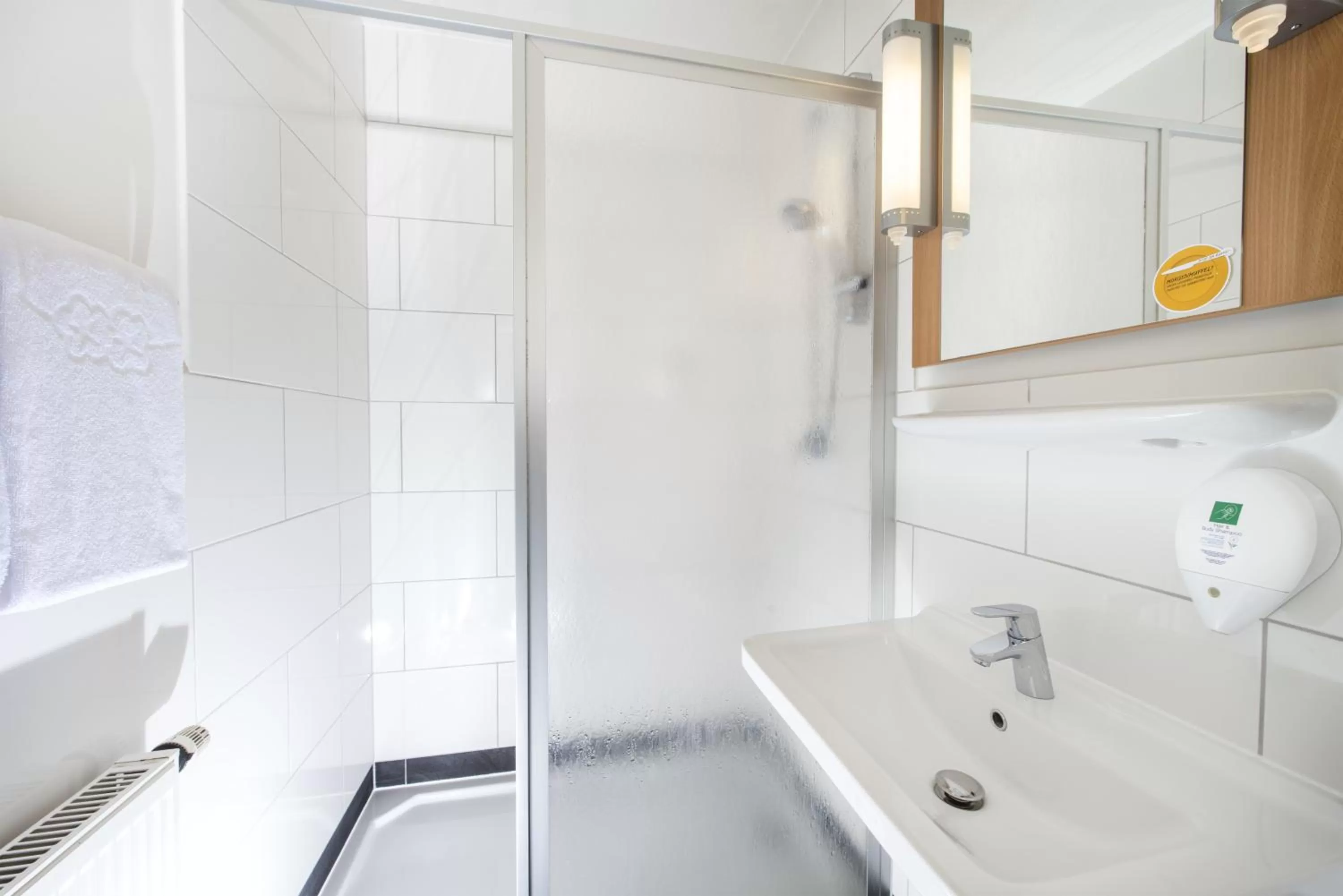 Bathroom in ibis Leipzig Nord-Ost