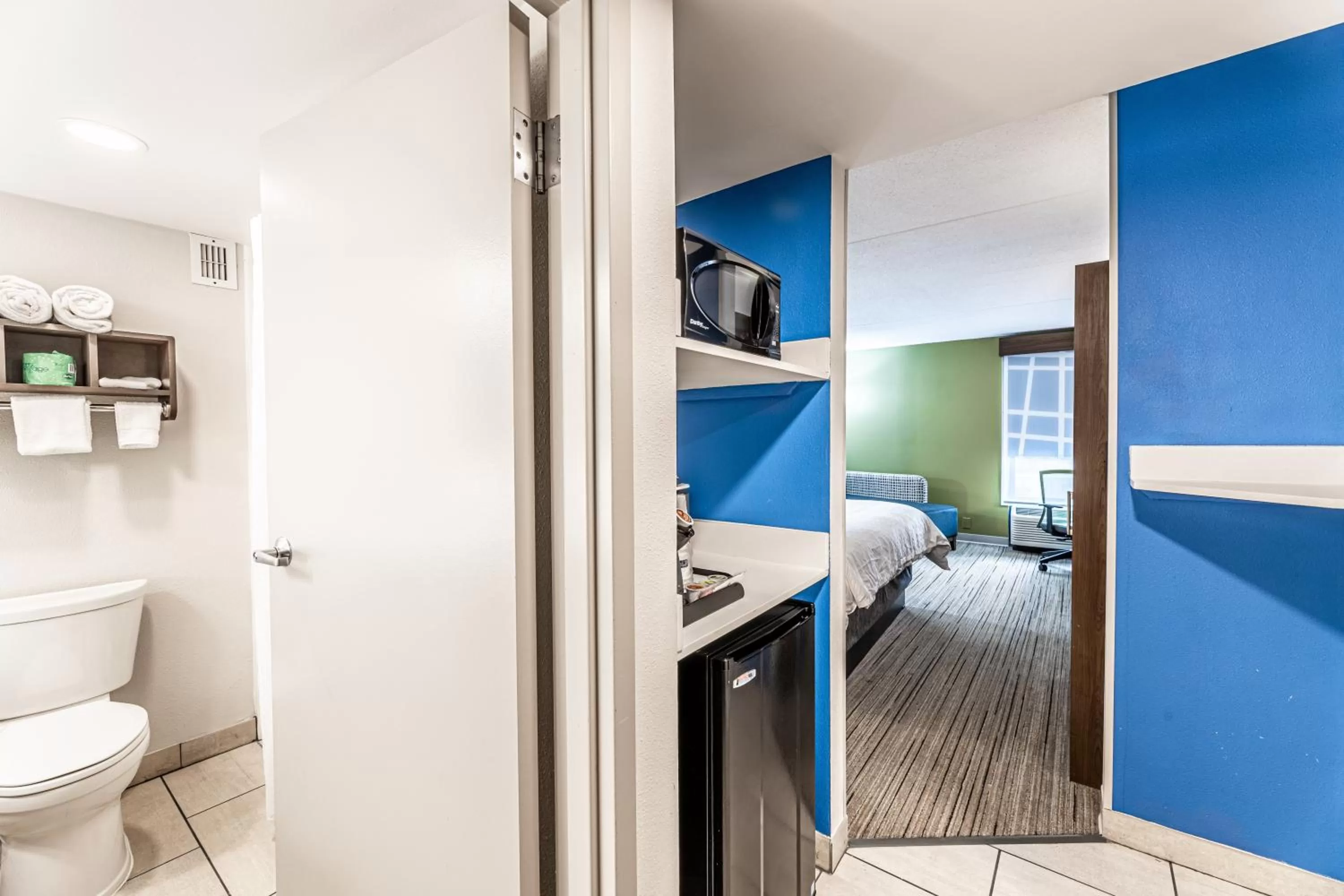 Photo of the whole room, Bed in Holiday Inn Express Indianapolis South by IHG