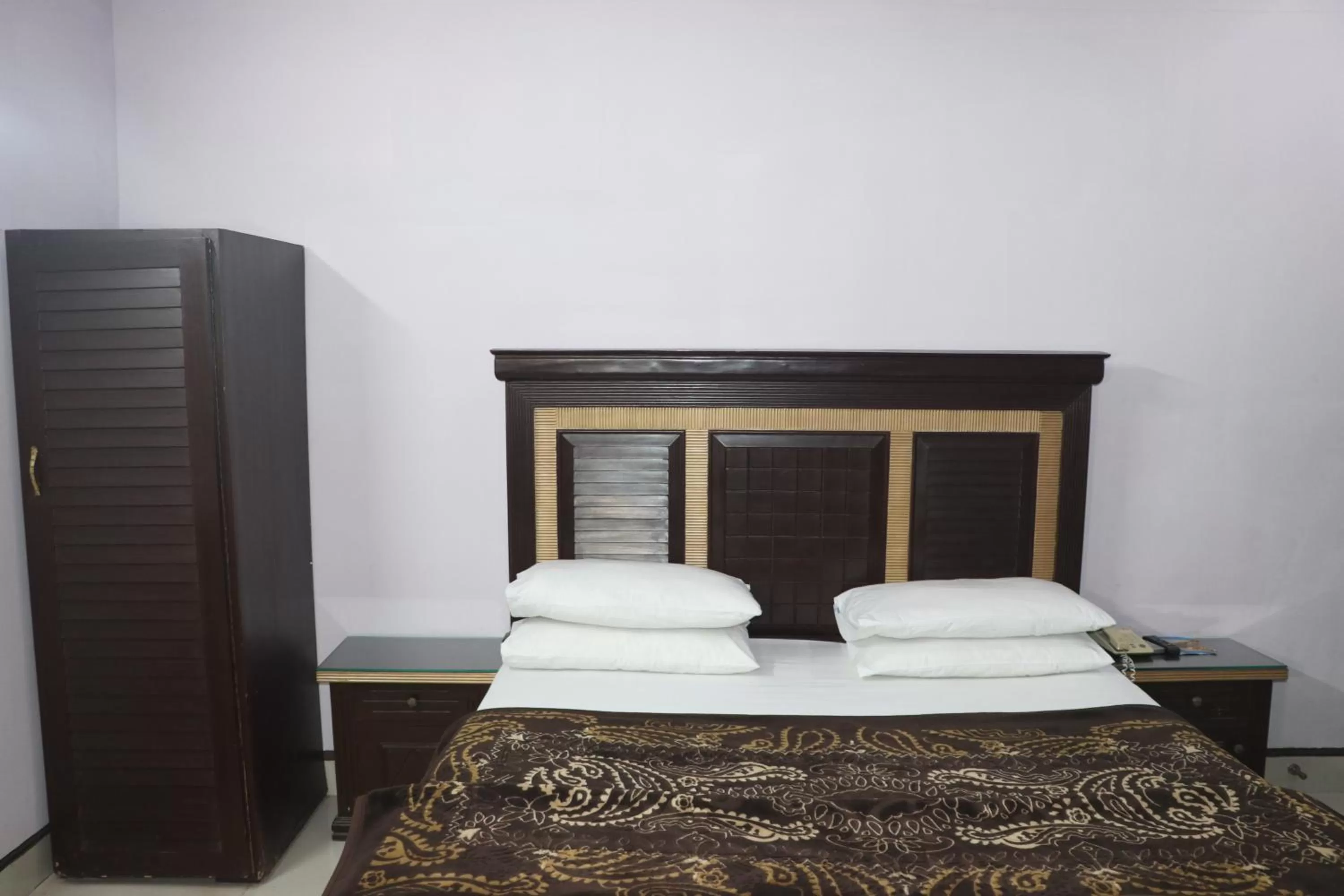 Bed in Hotel Grace inn