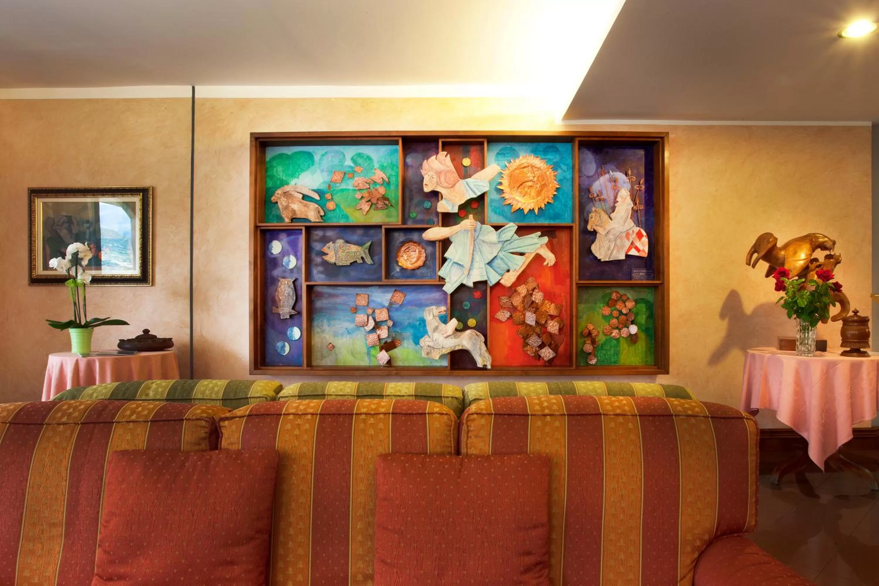 Communal lounge/ TV room in Hotel Diana Jardin et Spa