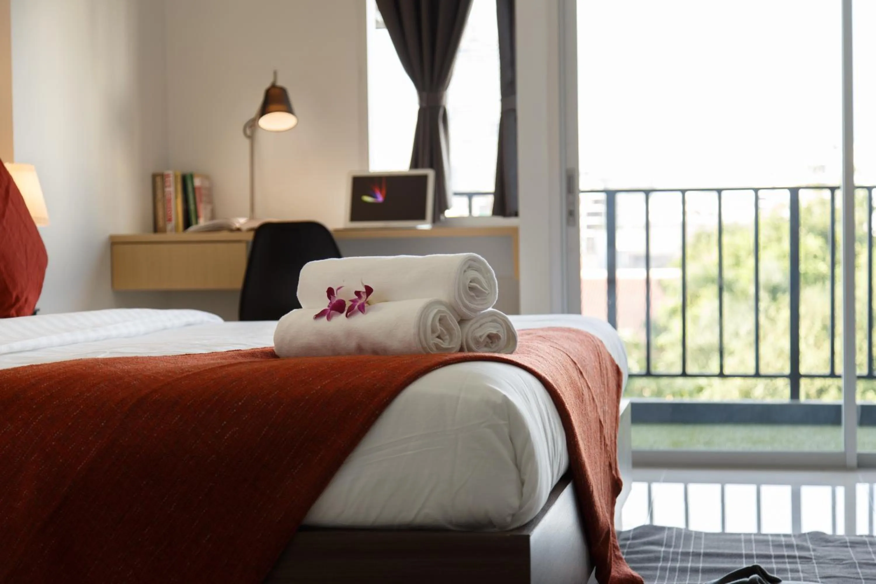 Living room, Bed in Q Space Residence