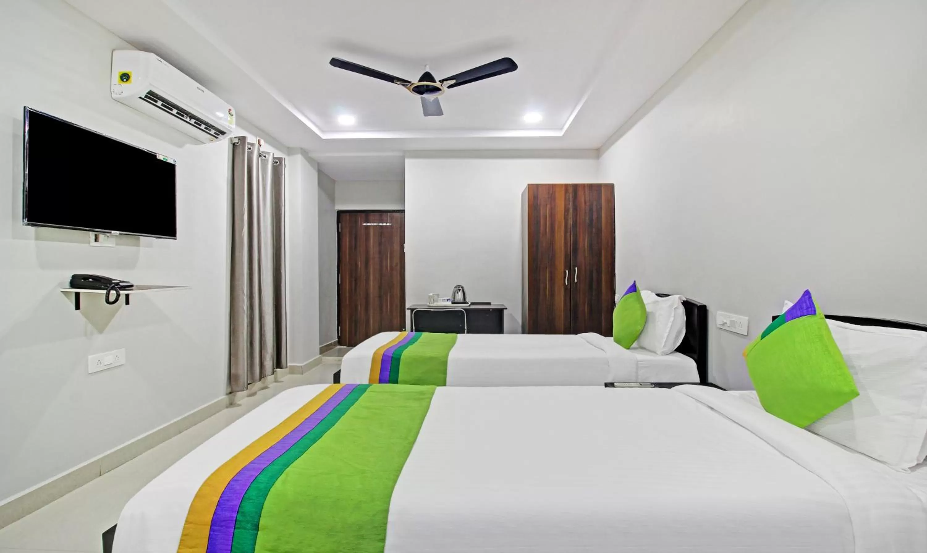 Bedroom, Bed in Itsy Hotels Sunrise Grand, Hitech City