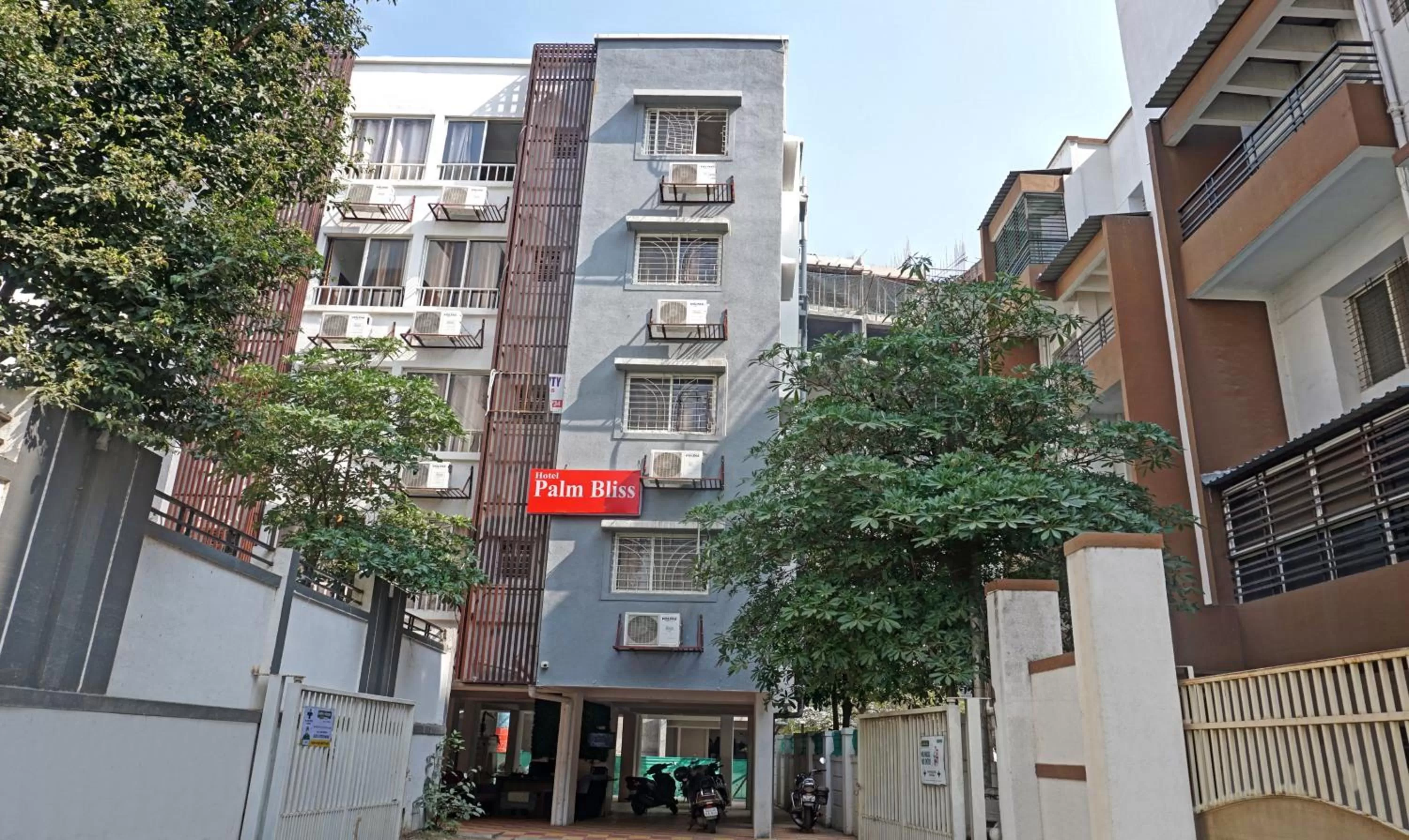 Property building in Itsy Hotels AY Plus Hotels