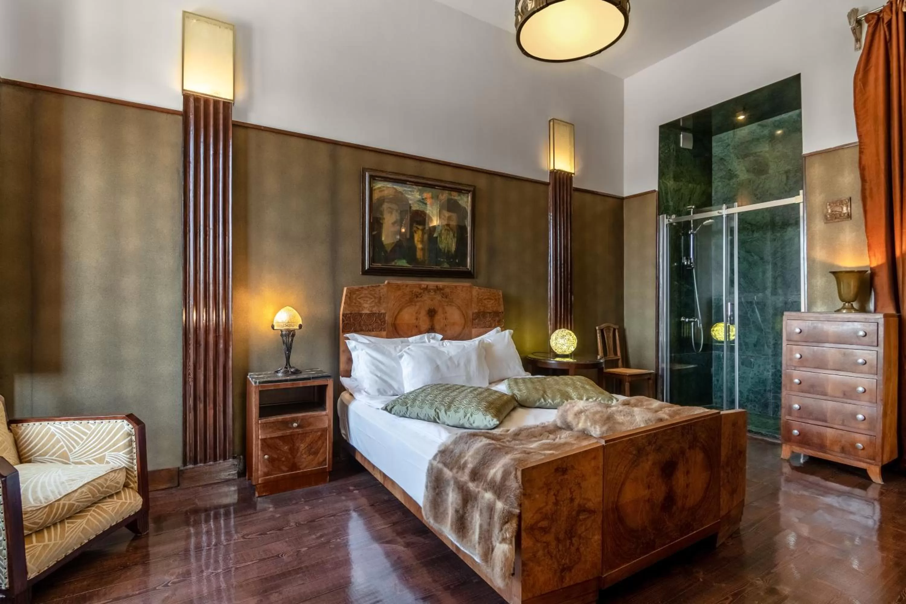 Shower, Bed in Castle in Old Town