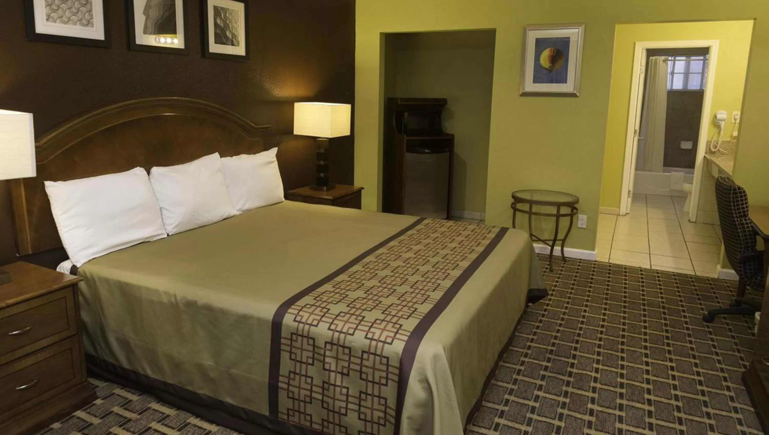 Bedroom in Kings Motel Inglewood