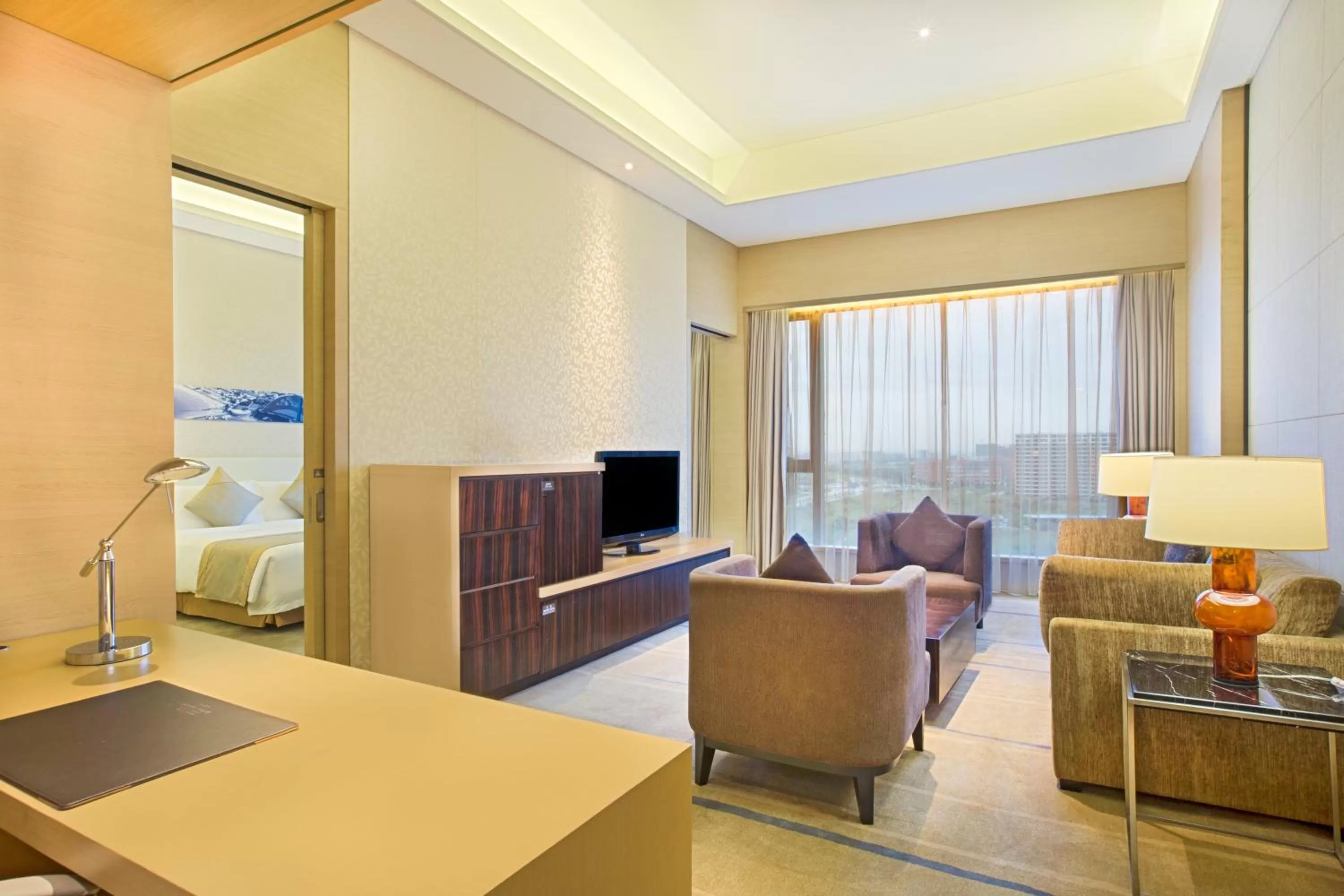 1 King 1 Bedroom Suite Top Floor Lounge Access in Crowne Plaza Guangzhou Huadu by IHG - Free Shuttle bus between hotel to Exhibition Center During Canton Fair