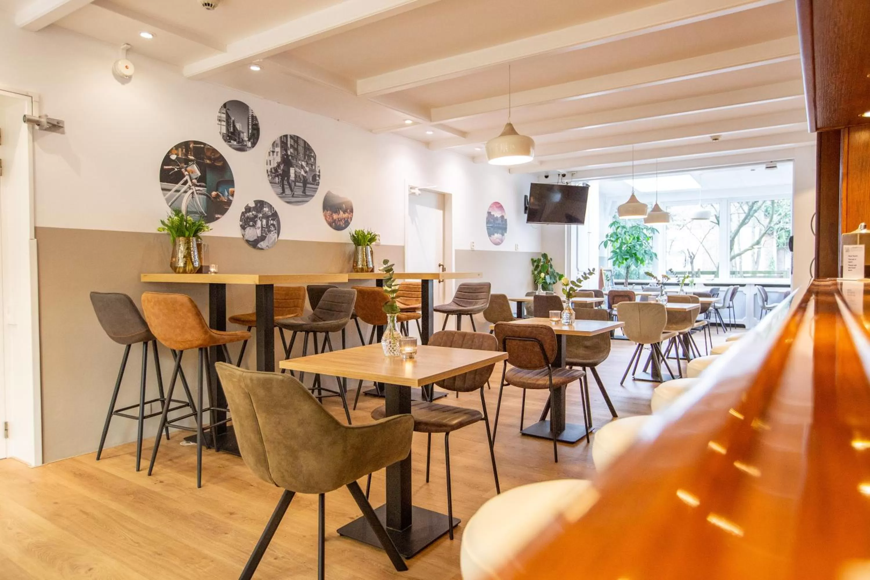 Restaurant/places to eat in Hotel Breitner