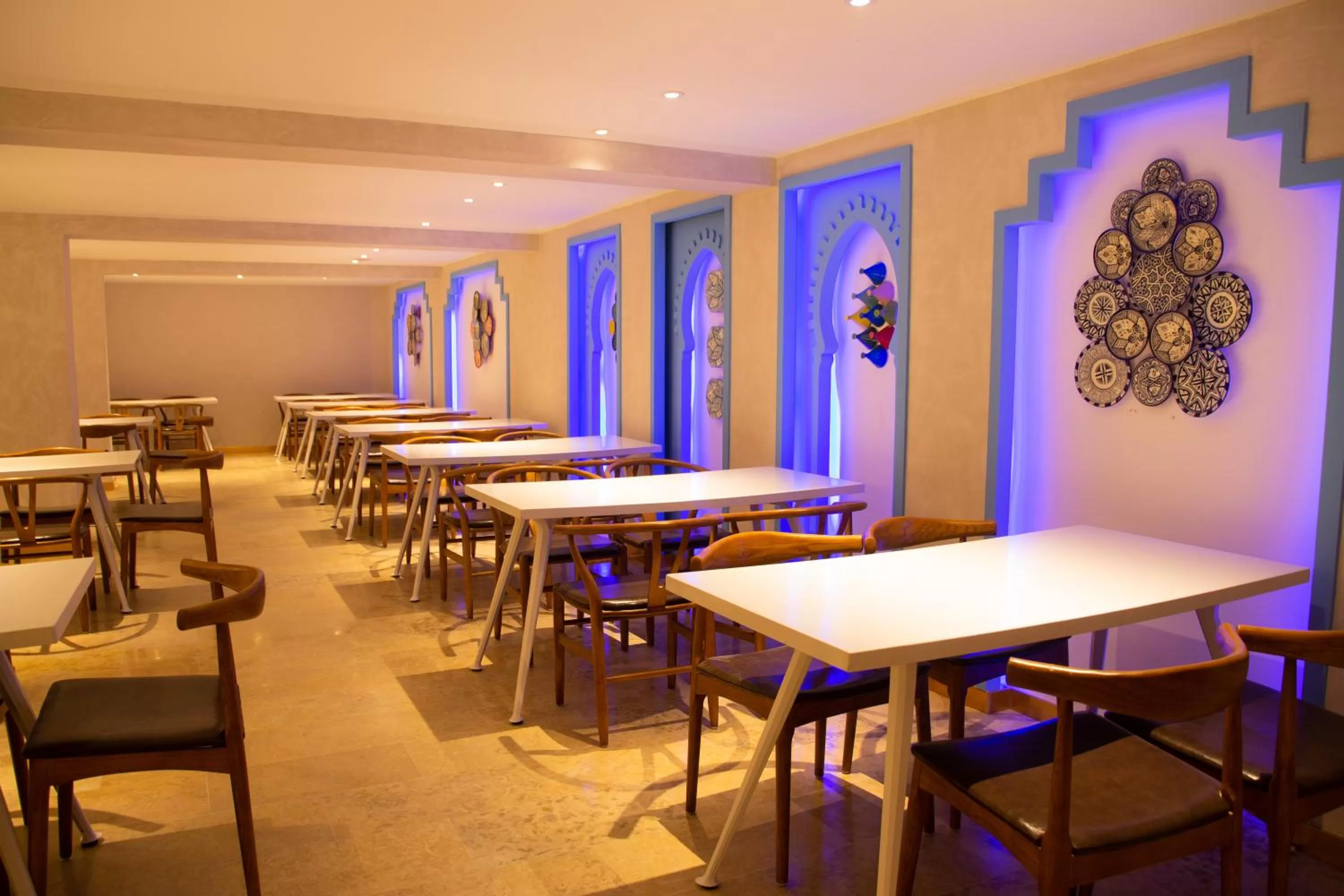 Restaurant/places to eat in VANCII Hotel