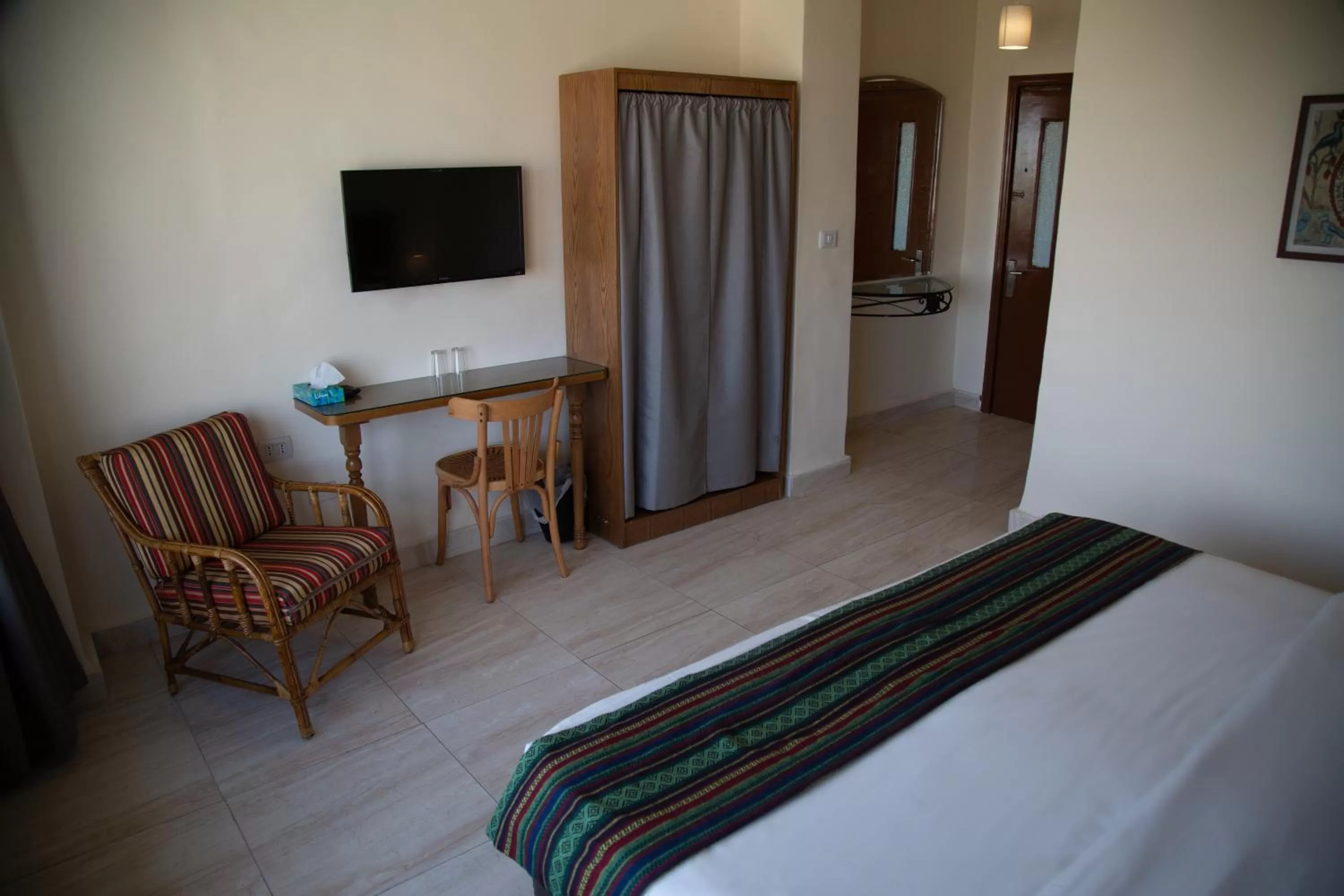 Bedroom, Bed in Antika Amman Hotel